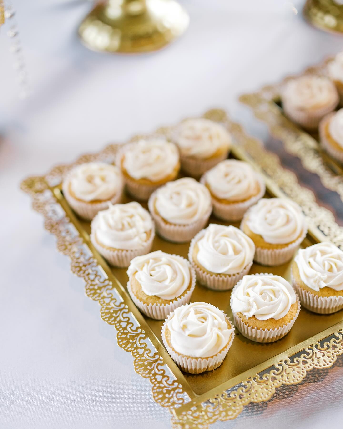 🍰 🍪 🍩 🧁🍦
One of the best parts of a wedding? The desserts of course! What’s your favorite wedding cake/cupcake flavor? Let us know in the comments! ⬇️
EP Bride: @ashleyhaynes118
Planning: @weddingsbyep
Ceremony: @holyspiritcatholic
Reception: @roundhouseweddings
Catering & Bar: @mobhuntsville
Floral: @rustyroosterfloristandgifts
Reception Florals: @gwynn.pyle
DJ: @ledorange
Cake: Sweet T’s
Photography: @madisonmartinphotography
Videography: @robertsonfilm
Rentals: @rentalallneedz @gqlightmosphere
HMU: @relook_artistry
Bridal: @kathleensbridal
Dress Designer: @colbyjohnbridal
Bridesmaids: @azazieofficial
Suits: @generationtux
#alabamaweddingplanner #tennesseeweddingplanner #weddingplanning #weddinginspo #weddingstyle #justweddingthings #trendyweddingideas #weddingdesserts #weddingdessert #weddingcupcakes #dessertbar