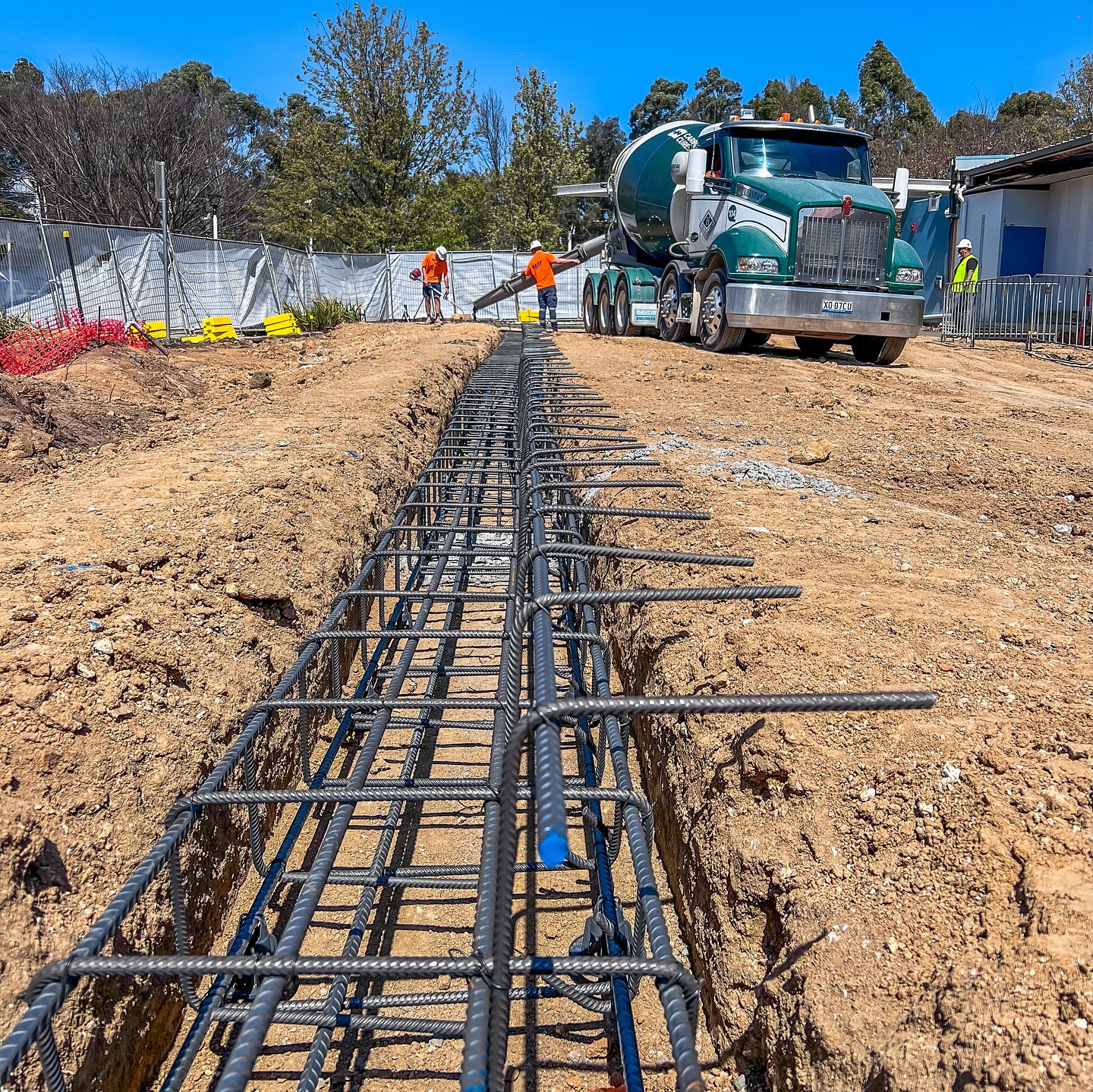 First section of edge beams dug, steeled and poured. Another solid effort from the team 👌🏽