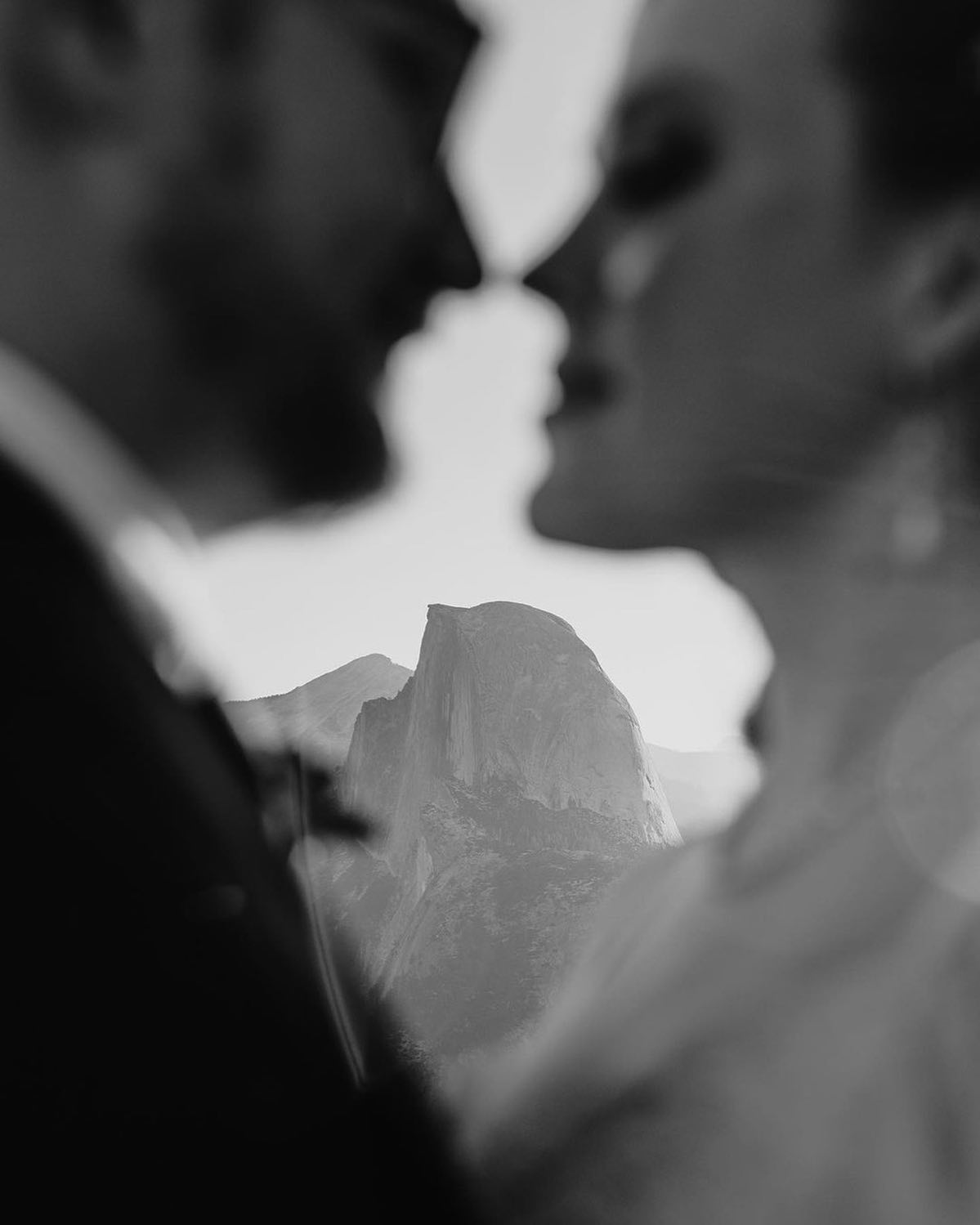 Check out these stunning shots from Julia & Michael’s wedding by one of our fave people @lizkoston!
The background contrasts with the bride’s fiery hair to create a nice pop of color and visual interest. IMO there’s nothing quite like an old Hollywood Wave on a beautiful redhead! Add perfect Fall weather in one of the most amazing locations and you’ve got a recipe for a gorgeous Yosemite wedding! We wish them all the best!
.
.
Location: @yosemitenps
Photographer: @lizkoston
Suit: @suitsupply
Hair by Emily & Makeup by Deanna both for @yosemitemakeup
Reception Dinner: @yosemite_rushcreek
-
#yosemitemakeup #yosemitemakeup_emily #yosemitemakeup_deanna #yosemitemakeupandhair #yosemitebride #yosemitemakeupartist #yosemitemua #hollywoodwaves #redhair #adventurebride #weddingmakeup #yosemitemobilebeauty #luxbridal #mobilemakeupandhair #yosemitelopement #sunrisewedding #beautyafterhours #weddinghair #yosemitebrides #oldhollywoodhair #bridalhair