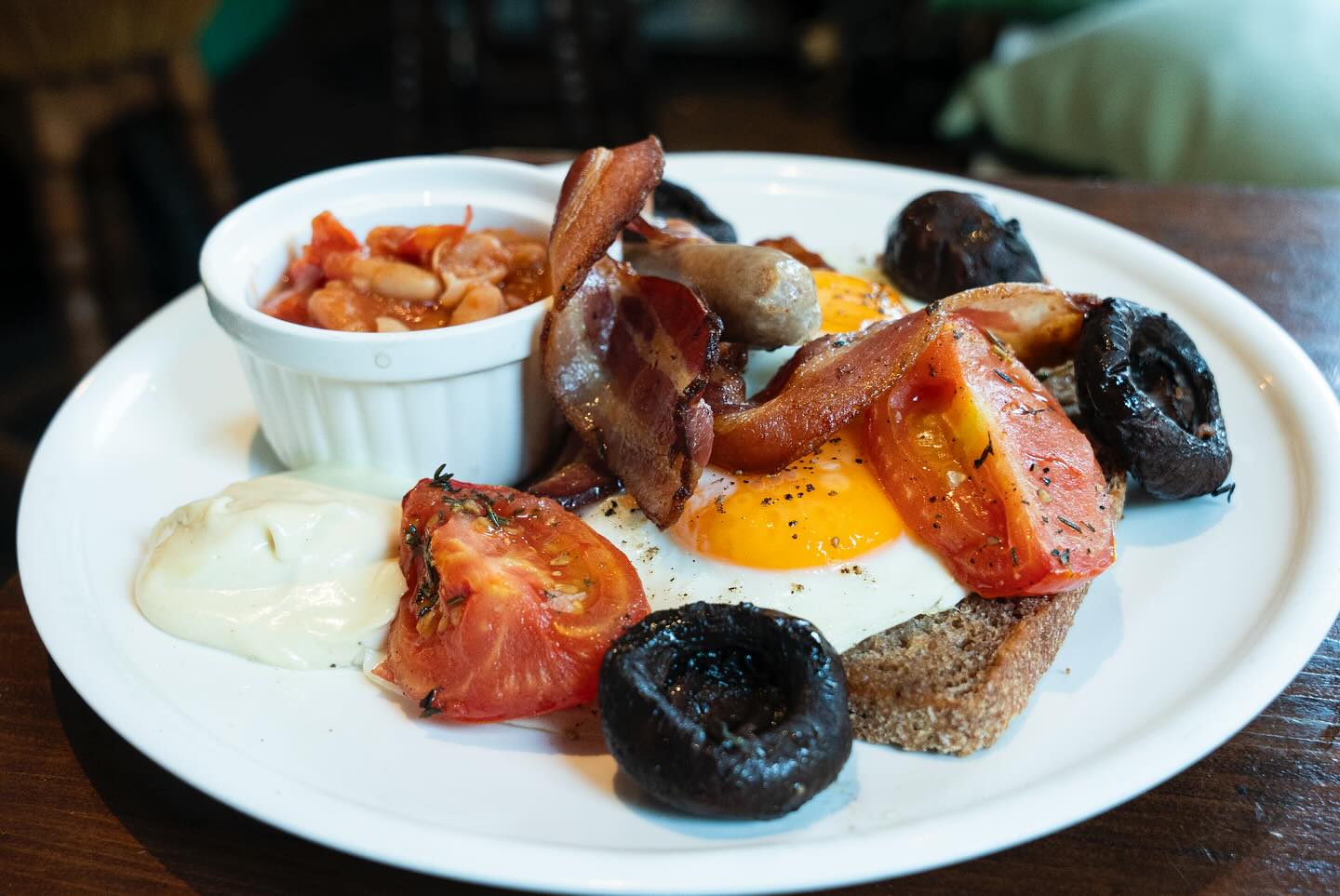 👑 The Cottage will be CLOSED on King’s day tomorrow, but we will definitely be back on Sunday to cure all your hangovers! 👑
Don’t be too sad: Our Shop and Deli is open!!! We’re throwing a little Sconingsdag party there. Just in the morning, with scones and orange jam 🍊 will be fun 😎