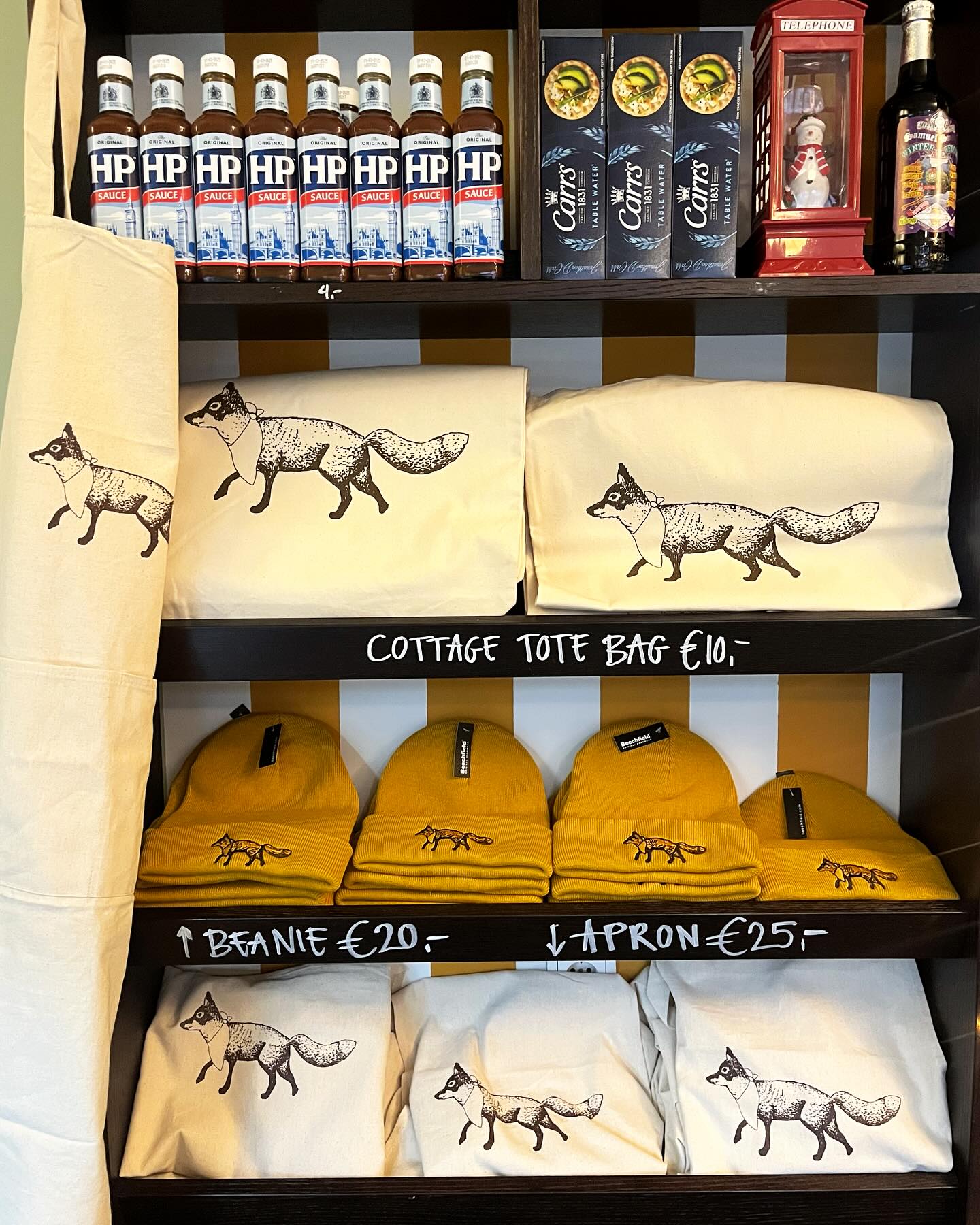 For fox sake, look at these shelves 😍 Full of lovely Christmas presents for Cottage fans! Or any old fox lovers! 🎄🦊🎁