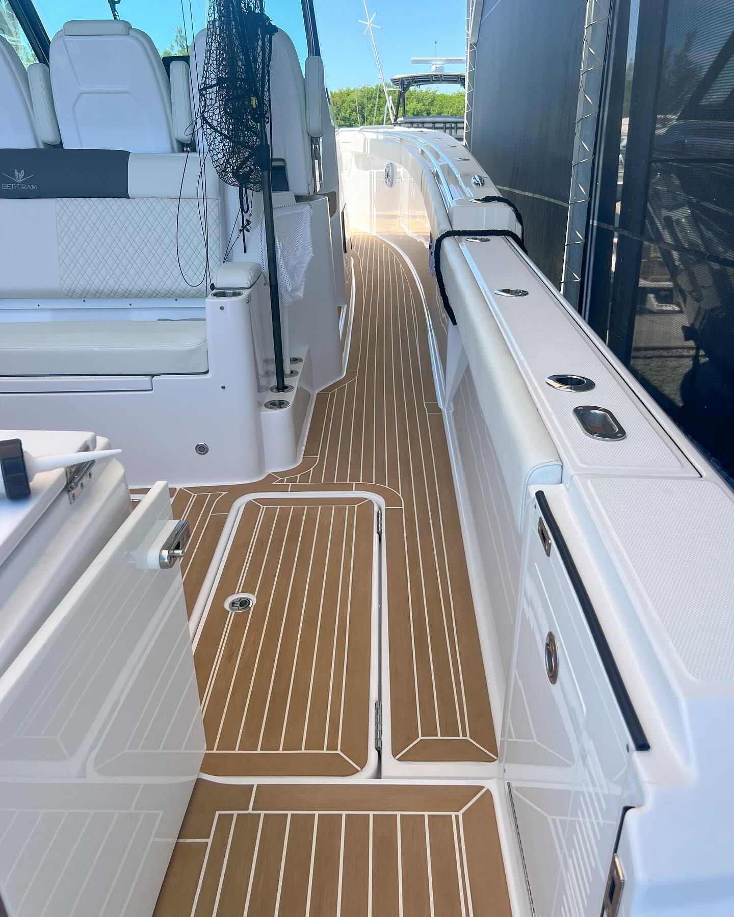 Flexiteek teak colored planks with white caulk lines for this beautiful Bertram 39 CC.
#bertramyachts #oceanreef #ebersoldboatworks #flexiteekusa #flexiteek #yachtlife