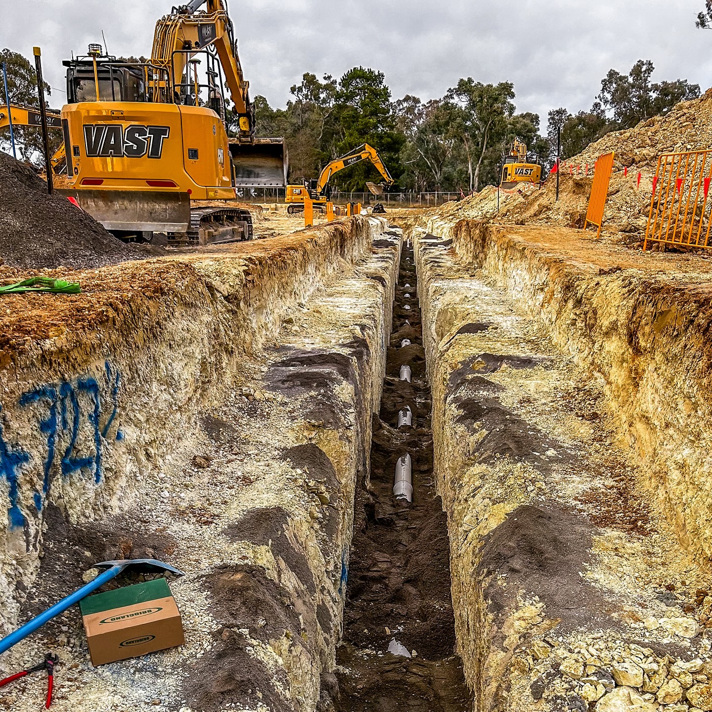 Some more sewer works for your viewing pleasure. Pretty damn cool seeing a sea of Vast yellow diggers all punching out some cubes at the same time 💪🏽
