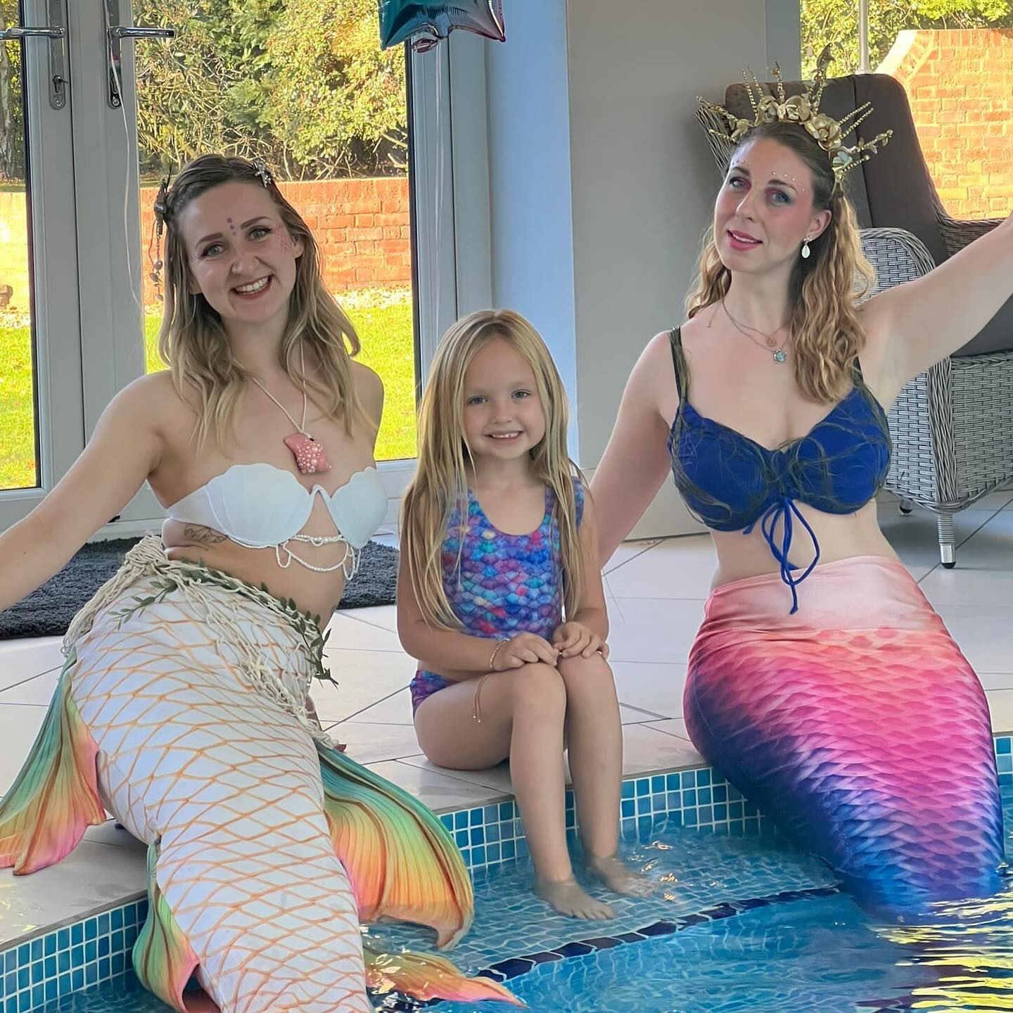 “Thanks Emmy, Darcy had the best time. You were both fabulous.”
Want to give your mermaid-loving little ones the experience of a lifetime? Our mermaids 🧜♀️ are amazing for birthday parties at pools and indoor venues!
But did you know we even offer special makeover and pamper packages too, for those special occasions where a little extra attention is needed! 🧜♀️
#mermaid #hireamermaiduk #mermaidsofinstagram #reallifemermaid #professionalmermaid #mermaidlife #missmermaiduk #magictail #mermaidtwinkle #lifeofamermaid #realmermaid #aquarium #mermaidhair #hireamermaid #freediver #goingplaces #myotherlife #dreamjob #documentary #film #performancemermaids #kidspartyentertainers #mermaidparties.