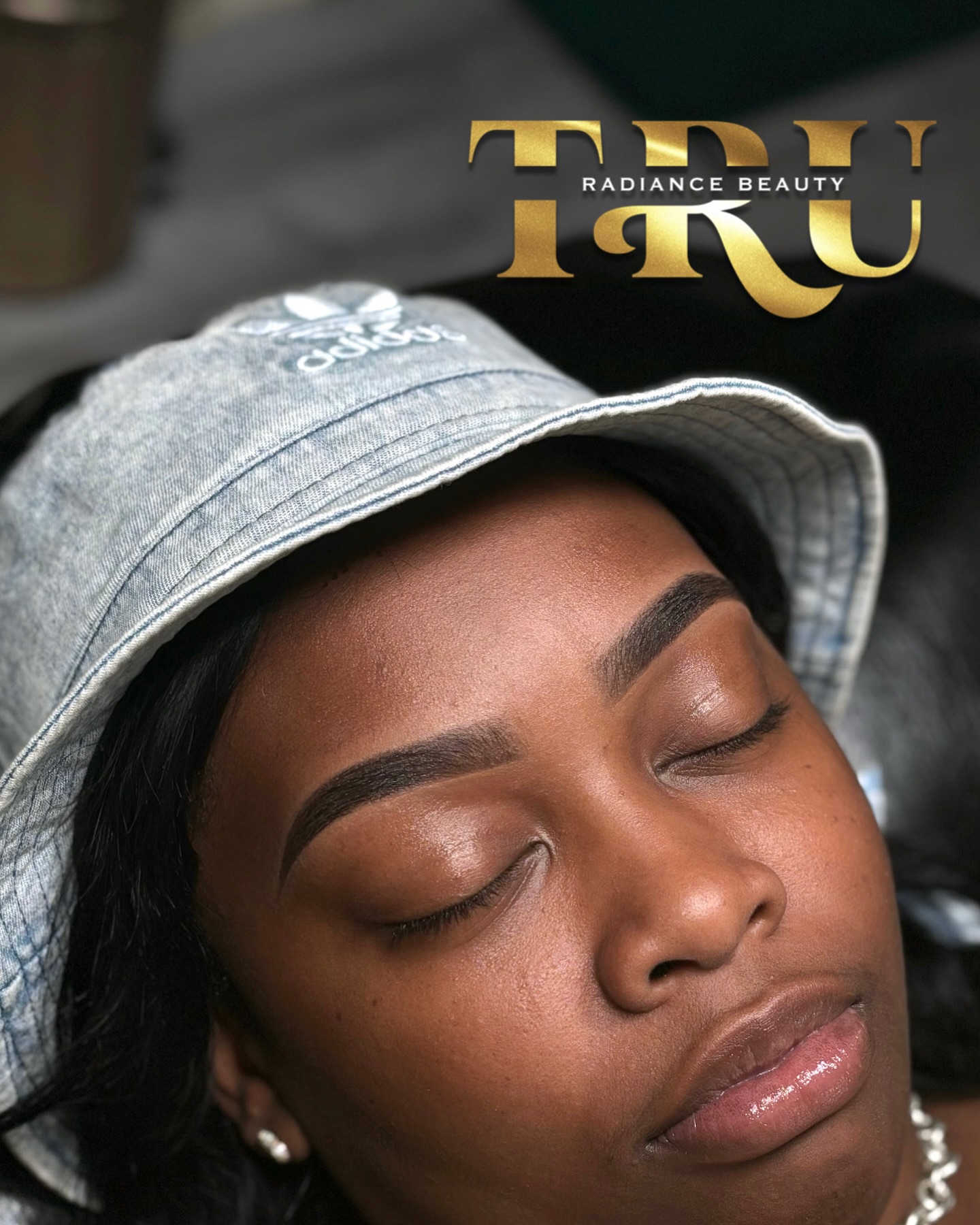 Finally back from my vacation and getting back right into it ! Getting her brows right for her bday get away for the weekend! Thank you for trusting me 🥰 #cincinnatibrows #browwaxandtint #blackesthetician #ohiobrows #browtinting