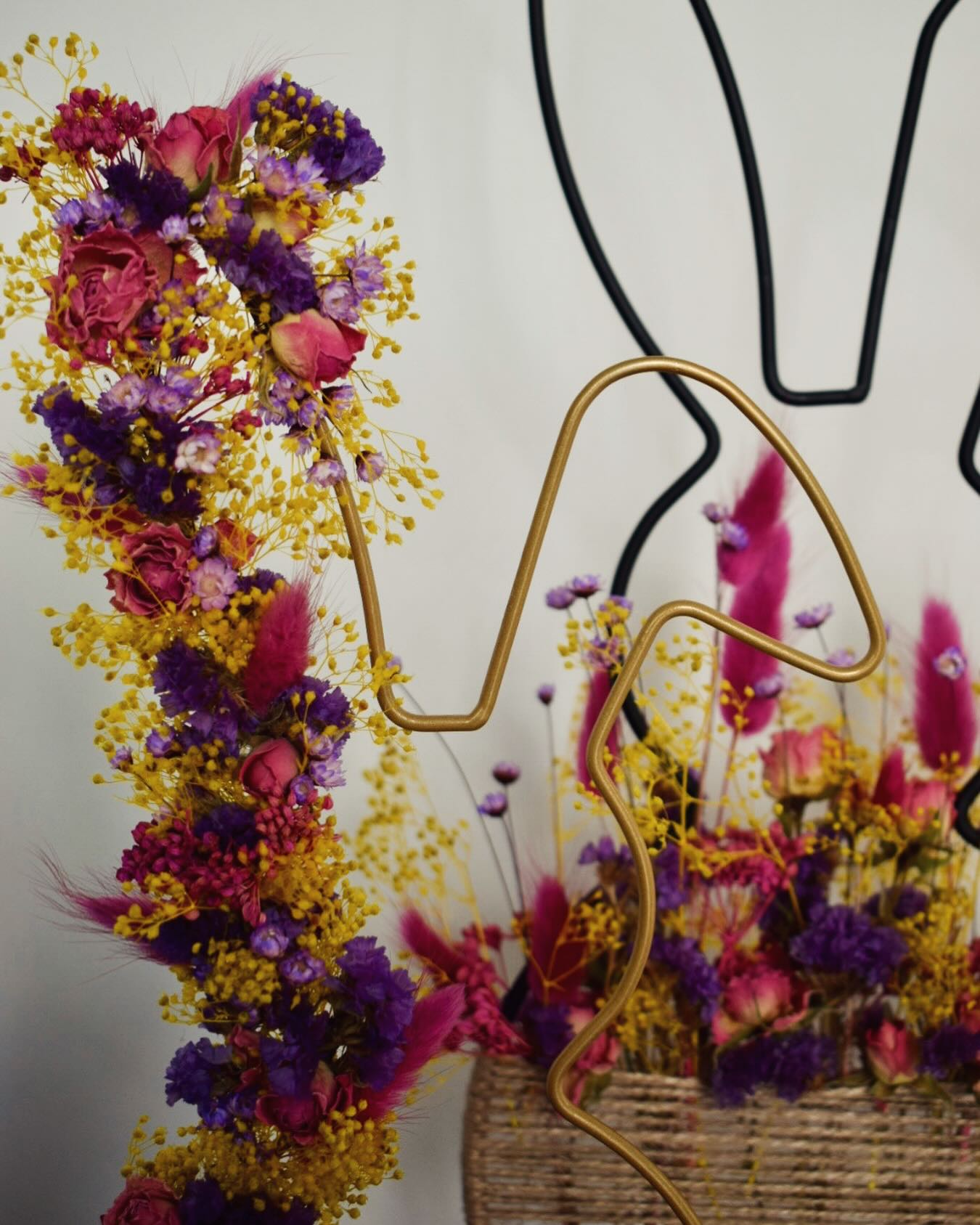 Lapins 🐰#fleursaddict #walhain #artfloral #crauwelspeersbvba #atelierdartfloral #fleurssechees #lapin #pâques #easterbunny