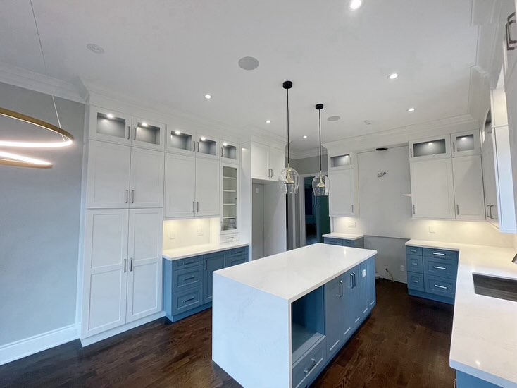 Out with the old, in with the new!
Amazing outcome on this kitchen renovation!
Next up, appliances.
.
.
.
Cabinets supplied by: @kitchencourt
#customcabinets #quartz #quartzbacksplash #whiteinteriors #kitchensofinstagram #kitchendesign #kitchenrenovation #hardwoodfloors #customcarpentry #millwork #interiordesign