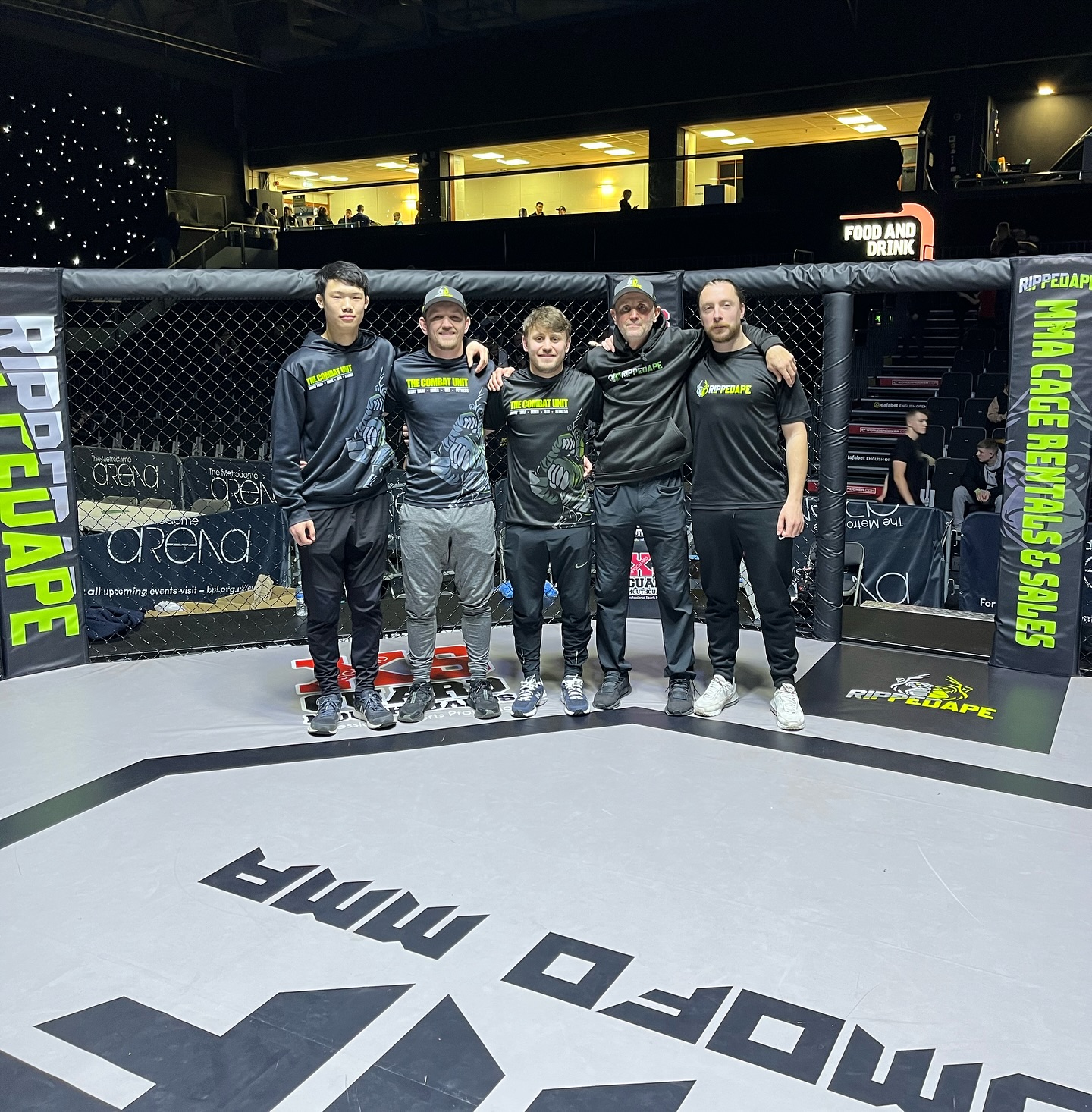 Ripped Ape team at @bmfmmauk , first weekend with both of our cages rented out & couldnโt of gone smoother. Well done lads ๐๐ผ๐๐ผ