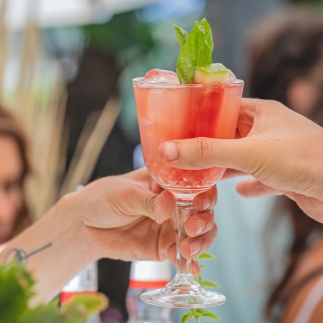 ויויאן נודדת בלוקיישנים הכי שווים בעיר ! עקבו לפרטים
:)
זמינות גם לאירועים- פרטיים ועסקיים
את מי רואות ומתי?
להזמנות שלחו לנו הודעה כאן או בוואטסאפ 0542510997