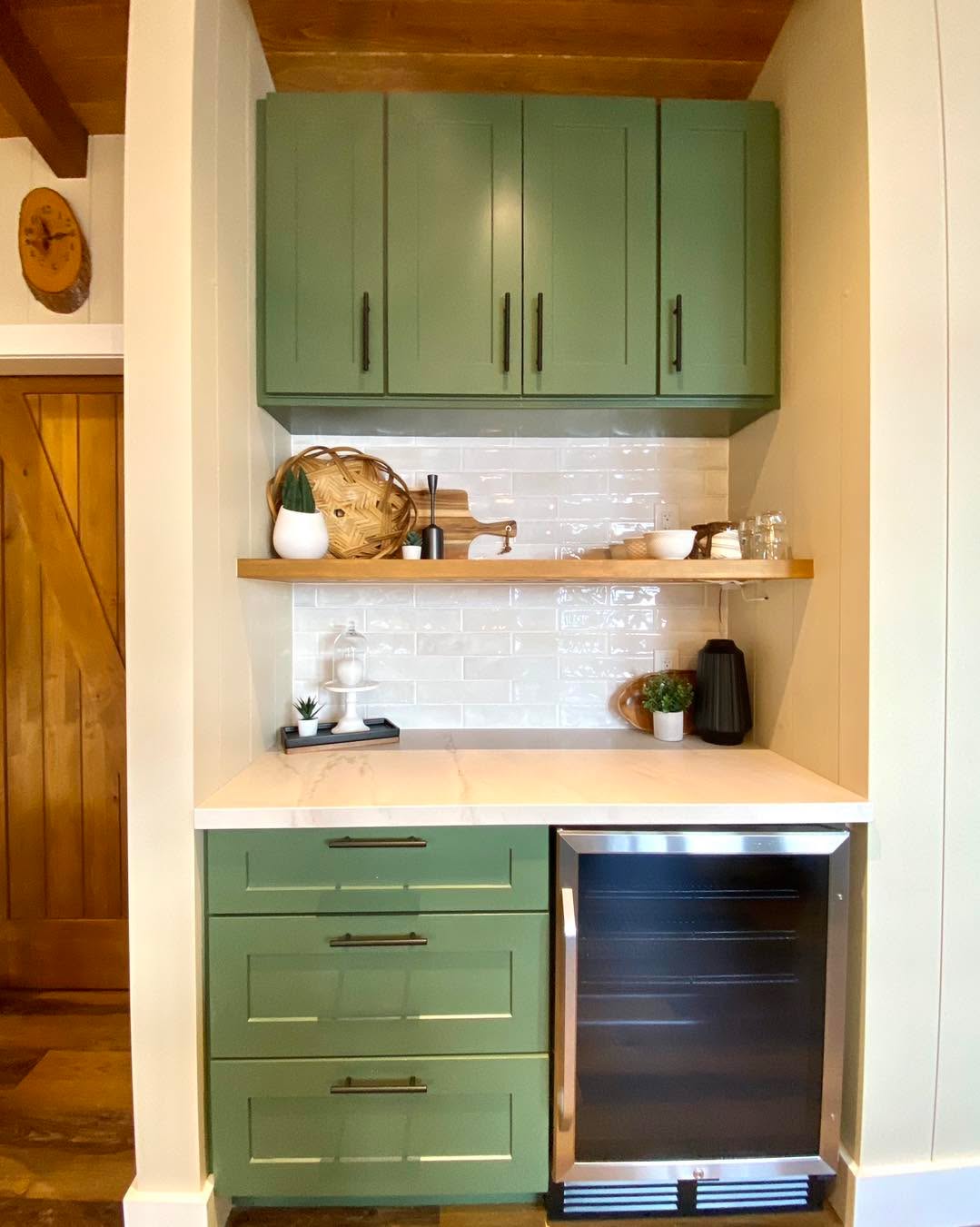 Coffee bars have become an essential space in the kitchen
Design by Evolve Interior Design @evolve.interiordesign
Construction by Randy Blain Construction Inc. & Sunspace of Huntsville @randy_blain_construction
Cabinetry by Rockwood Kitchens
#kitchen #cooking #kitchendesign #entertaining #storage #interiordesign #house #design #bar #coffeebar #coffeebreak #muskoka #evolveinteriordesign