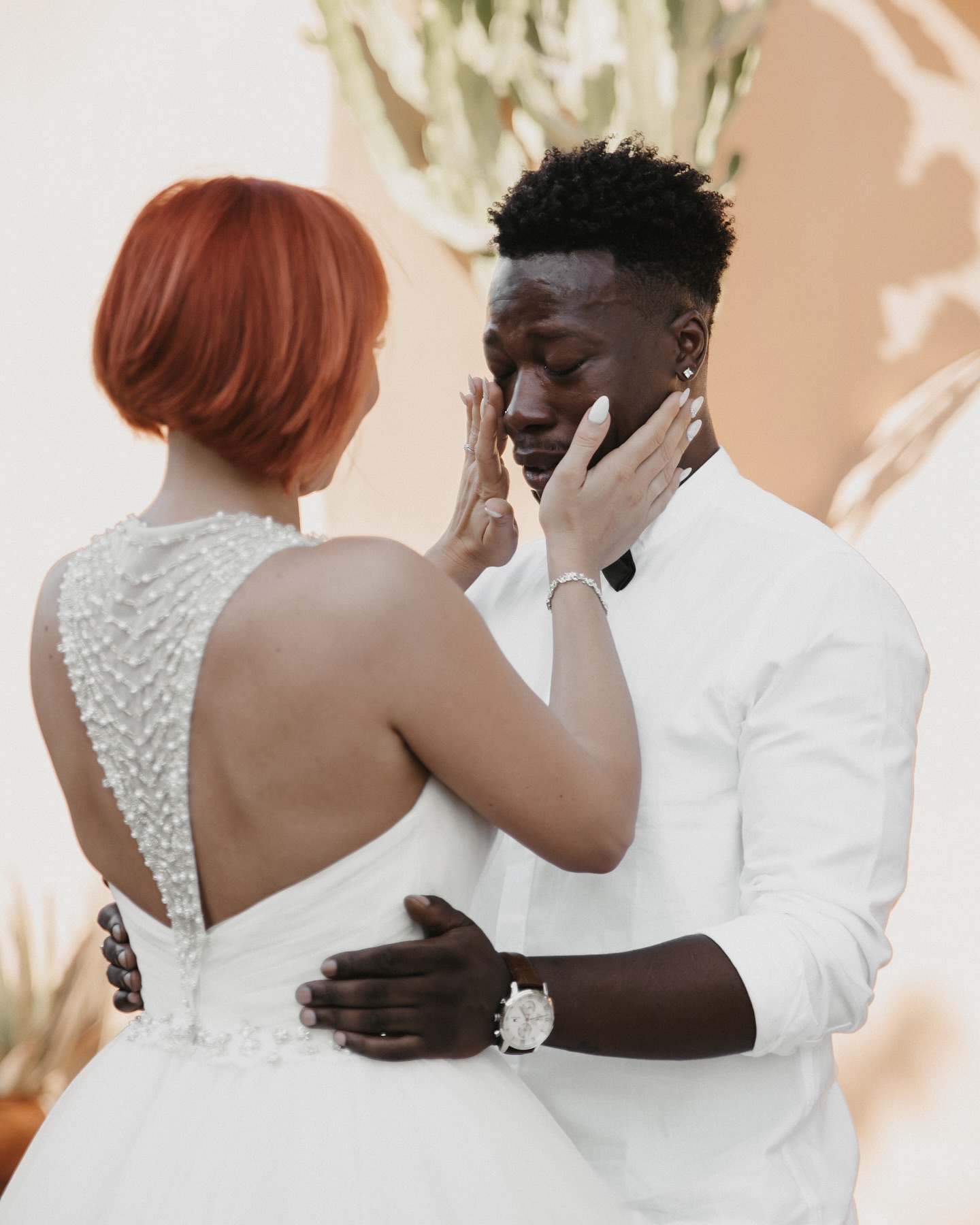 Wenn wir an die Planung einer Hochzeit denken, stellt sich meistens als erstes die Frage, mit wie vielen Leuten man feiern möchte. Was ist, wenn ich dir jetzt sage, dass du deine Hochzeit nur zu zweit genauso genießen kannst? Diese wunderschönen Bilder beweisen es! 😍
Die perfekte Location, entspannte Livemusik und eine tolle Leistung der Eventplanner haben dafür gesorgt, dass diese zwei ein unvergesslichen Tag erleben konnten!
#auslandshochzeit #wedding #weddingphotography #fotografie #kreativefotografie #emotional #authentisch #erinnerungenschaffen