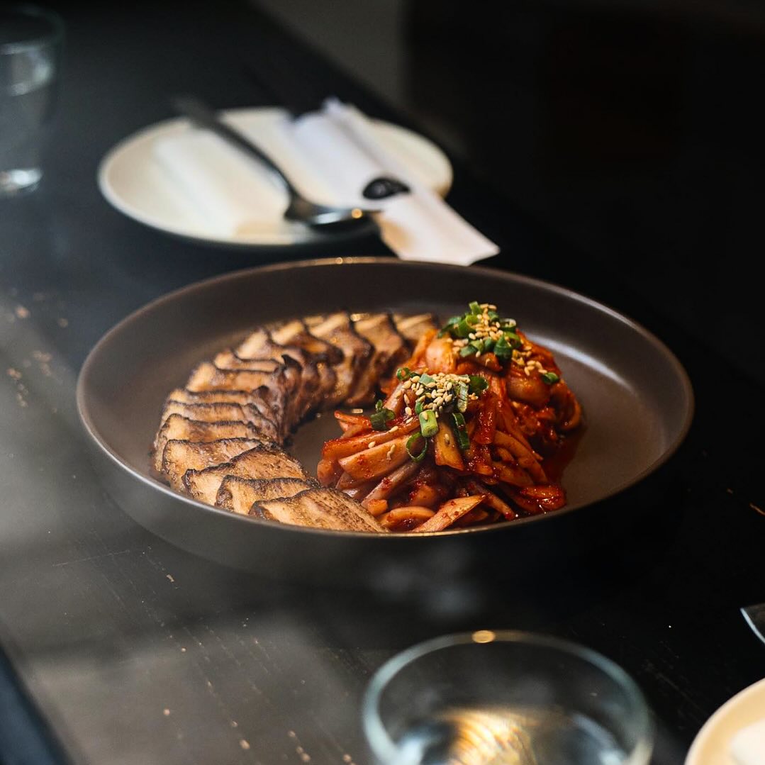Smoky Braised Pork Bossam from MOYO looking Deeelicious!
Served in on our De Terra Deep Plate in Dark Brown available in six sizes.
#foodie #koreanfood #hkfood #tableware #dinnerware #plates #deepplate #donbellini #deterra #tablescape #plating #platesforchefs #restaurants #porcelain #ceramic