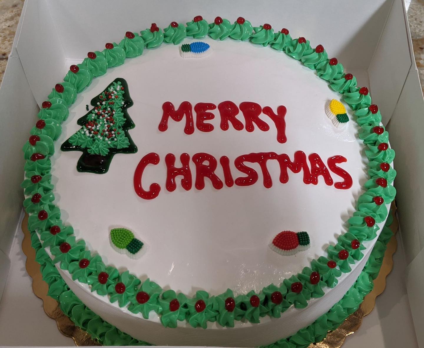 Merry Christmas and Happy Holidays from us at the Creamery! We’re closed today and tomorrow for the holiday break, but we’ll be back open bright and early for breakfast, lunch, and dinner on Tuesday, December 26th at 9am ❤️