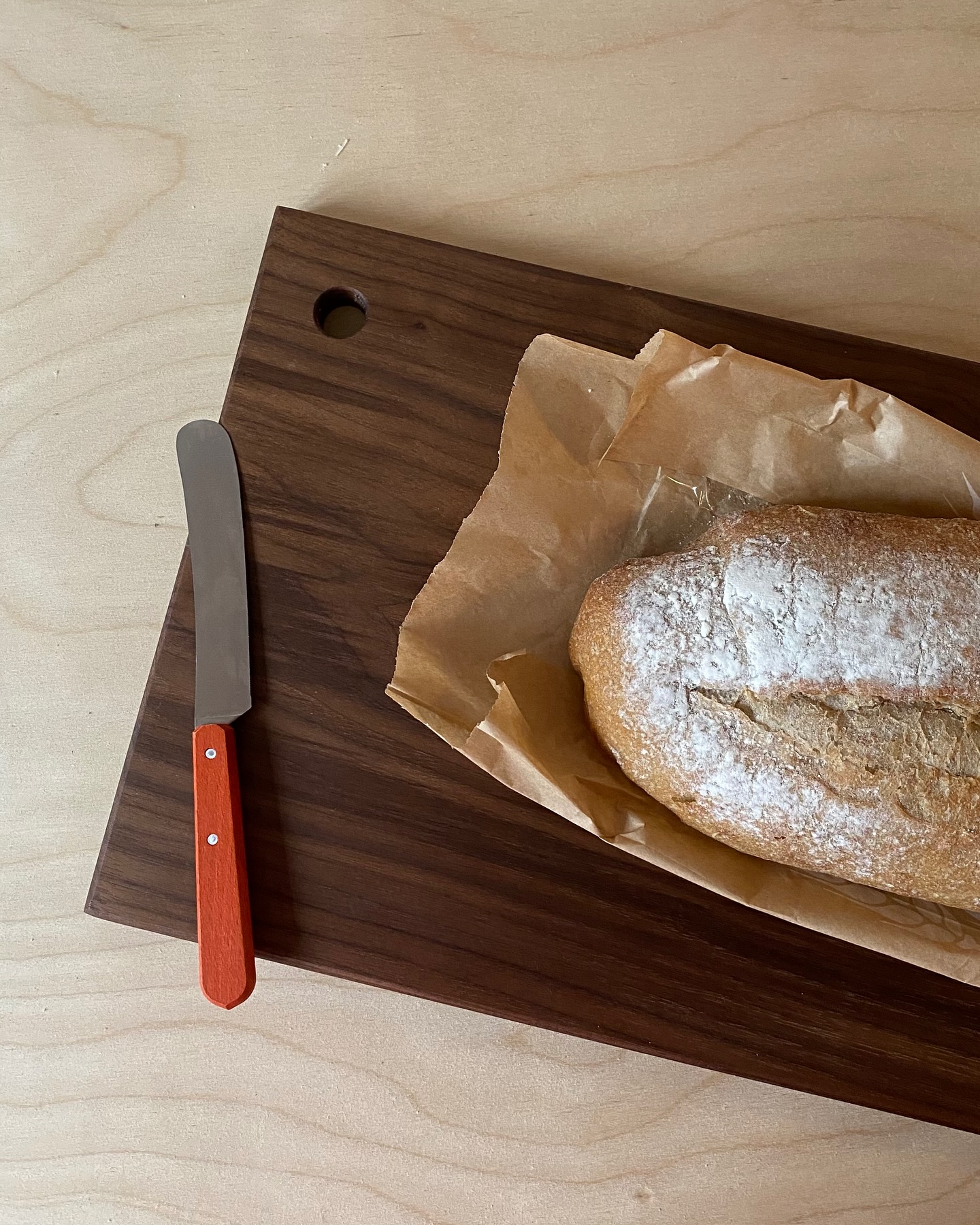 The humble Walnut board 🤎
Made in West Wales by Steve the joiner, stock now updated online.
Plus I have some exciting news! ⭐️
On Saturday 26 October, I’ll be at Jigsaw Cambridge for an exciting pop-up. These new Walnut boards will be on sale alongside some of my other sustainable goods, pop along to say hello, 11am - 6pm.
Saturday 26 October, Jigsaw
27-28 Trinity St, Cambridge, CB2 1TB
11am- 6pm
#servingboards #choppingboard #britishcraft #britishcraftsmanship #woodworkcraft #cambridgeuniversity #thingstodoincambridge #visitcambridge