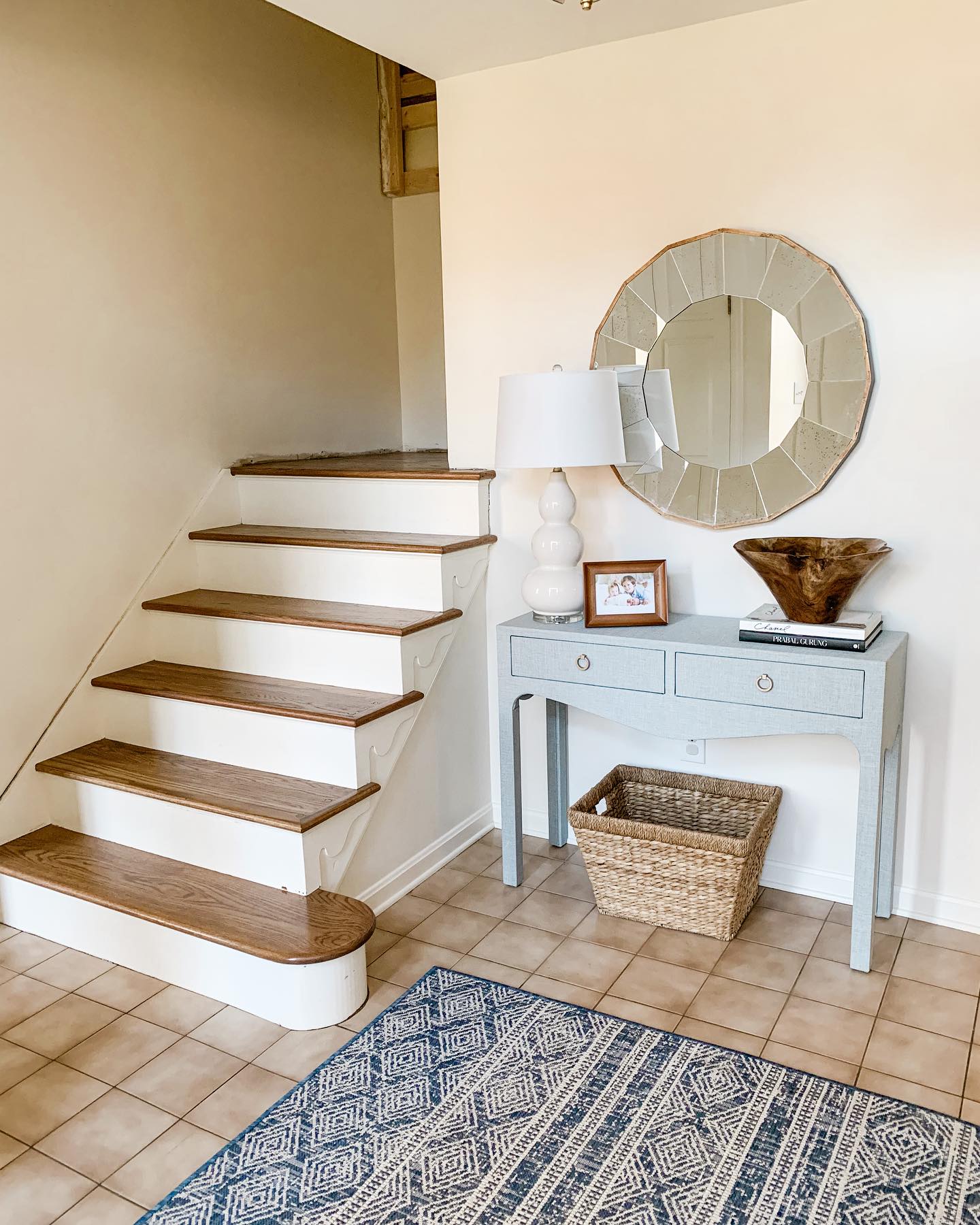 ✨It’s crazy to think it’s been one year since we closed on this house! It’s been a jam packed year with launching my business, moving, renovating our home, and working on clients projects so this past weekend I FINALLY put some time and energy behind pulling the main floor spaces together… nothing like having a birthday party to host to motivate you! I have some longer term visions for the space with different furnishings but working with this for now.
✨I also heard today to our new railing should be ready to dry fit after the holiday! Swipe to see before.
.
.
.
.
.
#foyerinspo #workinprogress #designinprogress #hillhousedesignmd #marylanddesigner