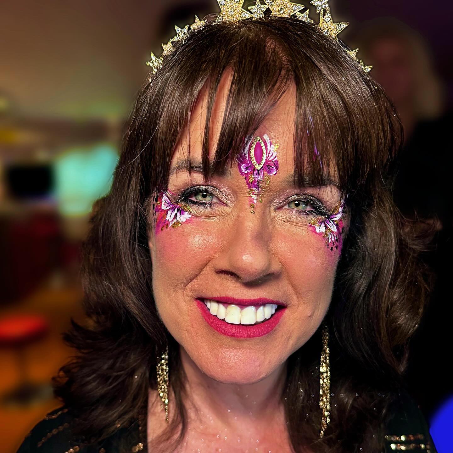 We’re thrilled to have had the opportunity to add a touch of sparkle to the birthday celebration of the incredible @rock_choir founder, @carolineredmanlusher! ✨✨
Her passion and dedication have inspired countless voices to harmonise and uplift spirits. Here’s to many more years of spreading music and happiness! 🎶💫
#RockChoir #BirthdayCelebration #birthdayparty #glitterartists #adulyfacepainting #evententertainment #festivalmakeup #glitterartistry #eventartist #glitterbarlondon