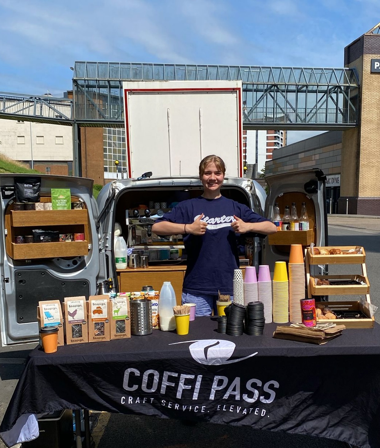 Bringing the sun and sweet service where ever we go 🌞🌞
Coffi pass on location in Swansea today serving up all your caffeine and snack needs