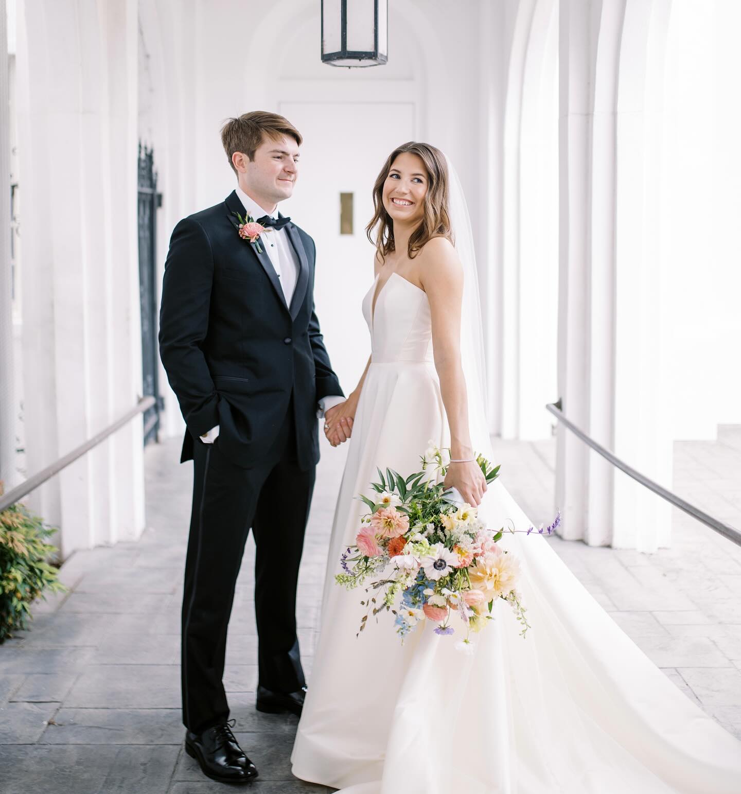Brides, think of your bouquet as an accessory! Katherineās colorful florals against her classic white dress is stunning and shows her personality.
EP Bride: @kshel_
Planning: @weddingsbyep
Ceremony: @huntsvillefirst
Reception & Bar: @stovehouse
Catering: @masondixonhsv
Floral: @gwynn.pyle
Band: @lamontlandersoffical
Cookies: @henrisbakery1929
Photography: @twentyoaksphotography
Disco Ball: @rentalsby333
Hair & Makeup: @danielle_hairandmua
Transportation: @nooga.shuttles
#alabamaweddingplanner #tennesseeweddingplanner #weddingplanning #weddinginspo #weddingstyle #justweddingthings #trendyweddingideas #weddingflorals #bridebouquet #colorfulbouquet #funflowers #weddingday #bouquetinspo