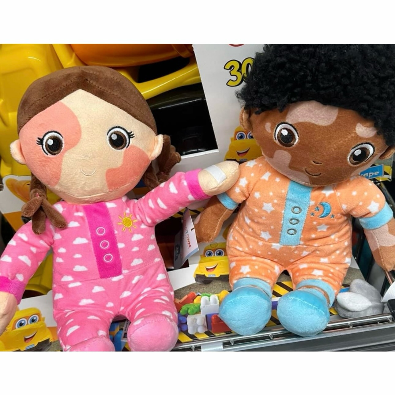 If you are in the UK…ruuunnnnn to Aldi @aldiuk !!! I’m hoping they bring these amazing plush dolls to the US!🙏
Congrats to sweet Alice who is representing the birthmark/visible-difference community so well in this Aldi’s ad.🥹👏😍
It’s very emotional to see pictures of so many little ones with huge smiles on their faces after receiving a doll that makes them feel seen.😭
Aldi USA (@aldiusa) please please please bring these to the states!…and add a #nevus doll while you’re at it.🙏😉🤗💞
More of this please!!!!!!!
REPRESENTATION MATTERS!!!
📸: @jessicawaplington__