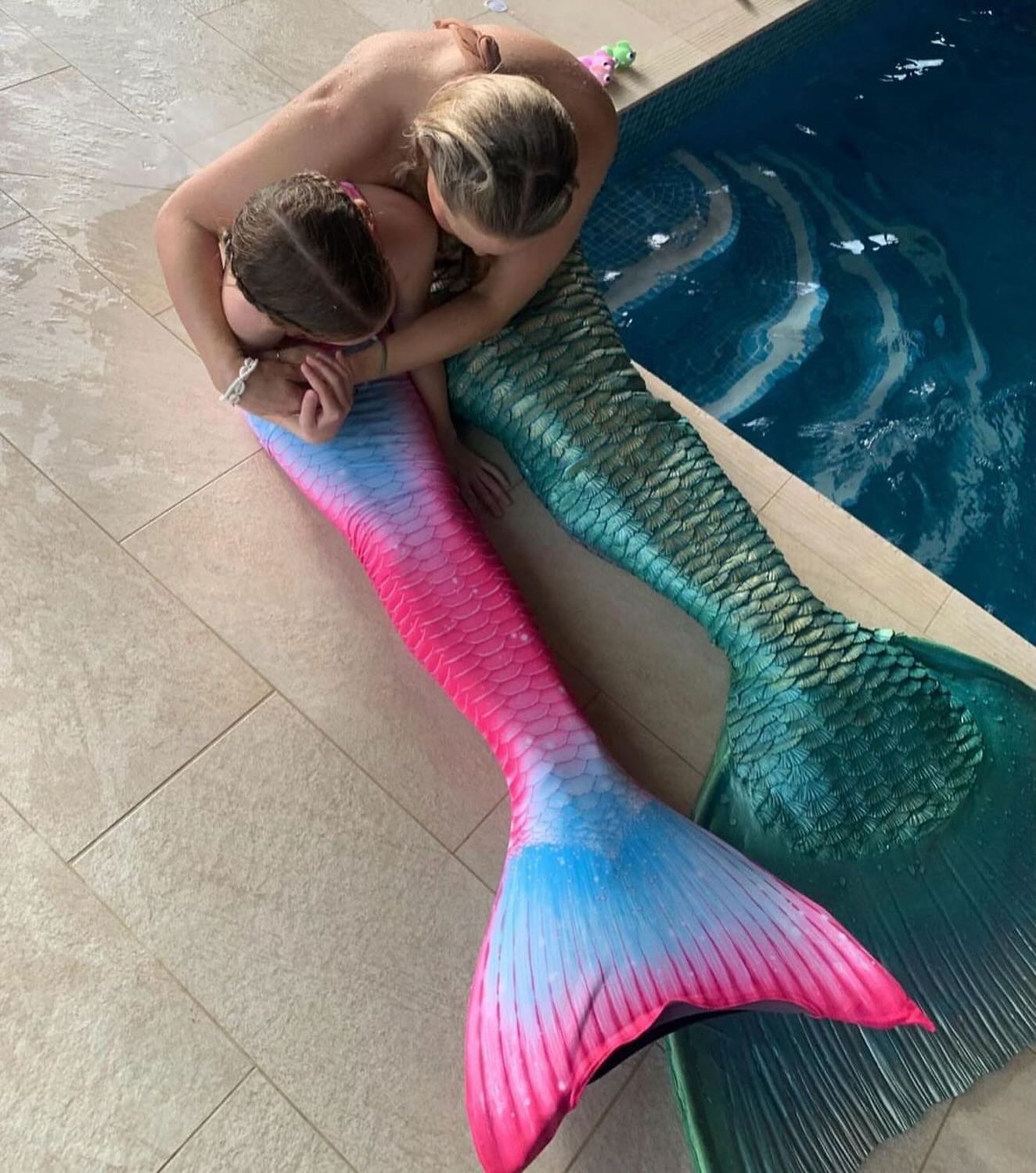 This weekend was filled with both swimming and land parties, and lots of young smiling faces! Bringing the magic to so many little ones is something we live for… for those worried about the cold weather however, do not worry!
Our land parties are just as magical, filled with games, glitter tattoos, face painting and so much more!! Inquire today at parties@hireamermaid.co.uk and let us make your special occasion one to remember
#mermaid #hireamermaiduk #mermaidsofinstagram #reallifemermaid #professionalmermaid #mermaidlife #missmermaiduk #magictail #mermaidtwinkle #lifeofamermaid #realmermaid #aquarium #mermaidhair #hireamermaid #freediver #goingplaces #myotherlife #dreamjob #documentary #film #performancemermaids #kidspartyentertainers #mermaidparties