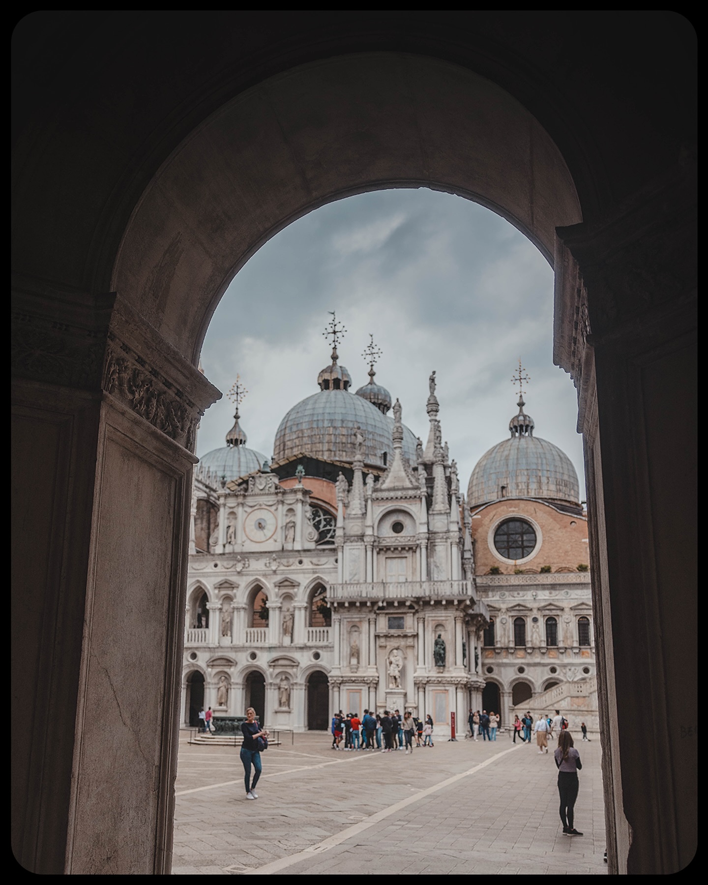Took a tour to see Doge’s Palace in #Venice, #Italy 🏛️✨ This Gothic palace used to be the home of the Doge of Venice and the hub of the government. Walking through its grand halls and seeing all the incredible art is like stepping back in time. 🚶♀️🎨
From the stunning facade at Piazza San Marco to the lavish interiors, every bit of Doge’s Palace is packed with history and culture. 🇮🇹❤️
#DogesPalace #PalazzoDucale #VeniceItaly #VenetianHistory #GothicArchitecture #TravelItaly #VisitVenice #HistoricVenice #ItalianHeritage #TravelGoals #BucketList #ExploreVenice #CulturalJourney #VenetianArt #ItalyTravel #DiscoverVenice #VeniceDiaries #HistoryLovers #TravelInspiration #ItalianArchitecture