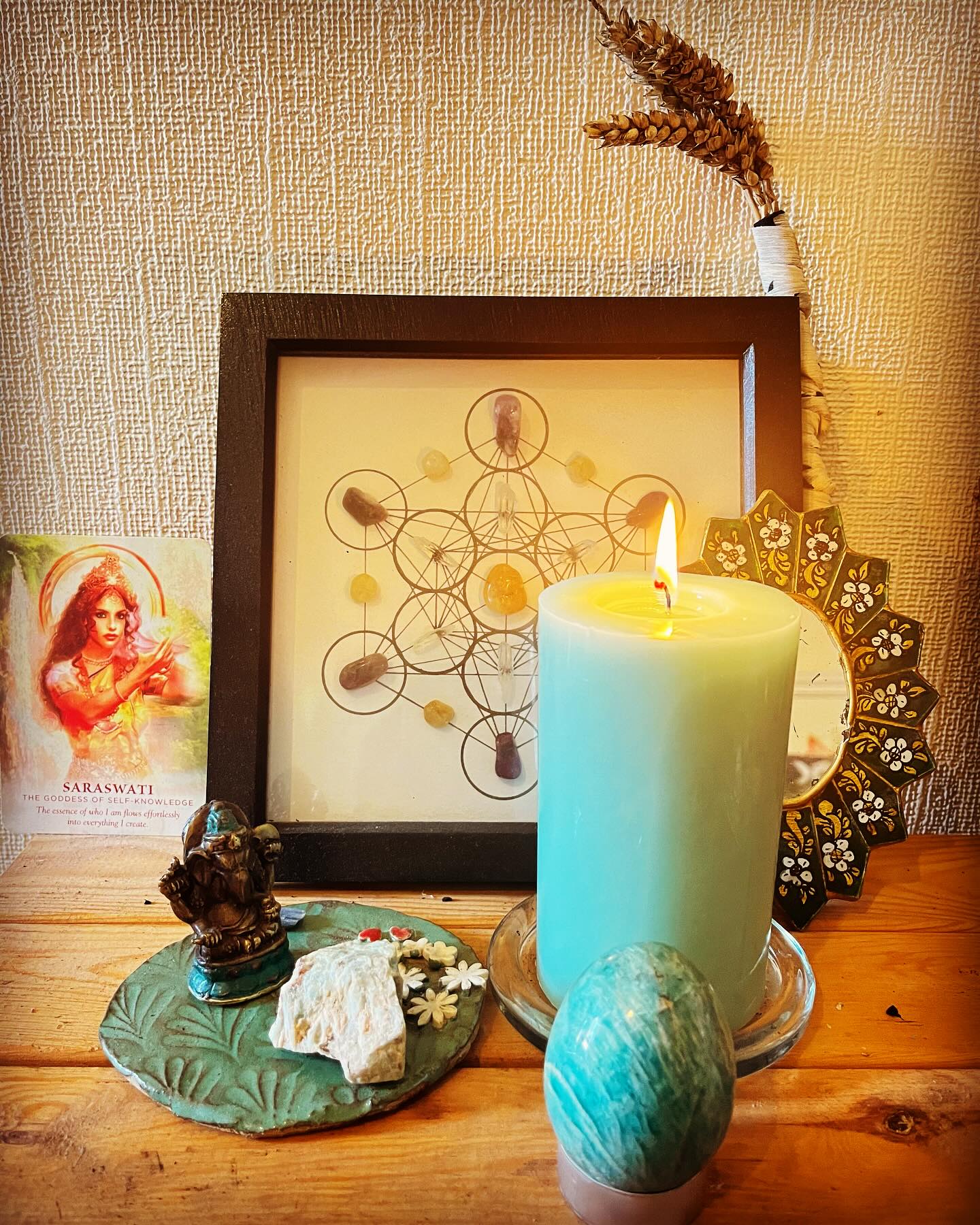 Admiring the greens on my altar 💚