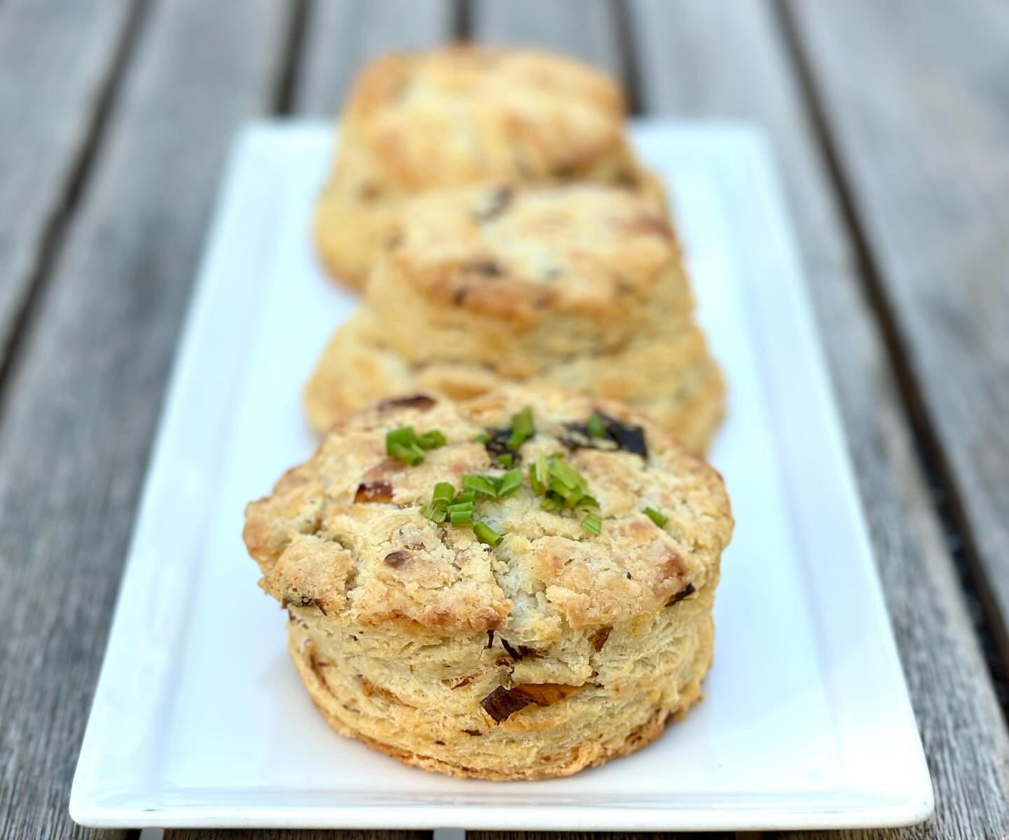 Enjoy our deliciously savory biscuits made with leeks and goat cheese from @stepladdercreamery available now while supplies last!
#cayucosbakery #bijoubakery #centralcoastbakery #805foodie #805bakery #cayucosca #cabakery #bijou