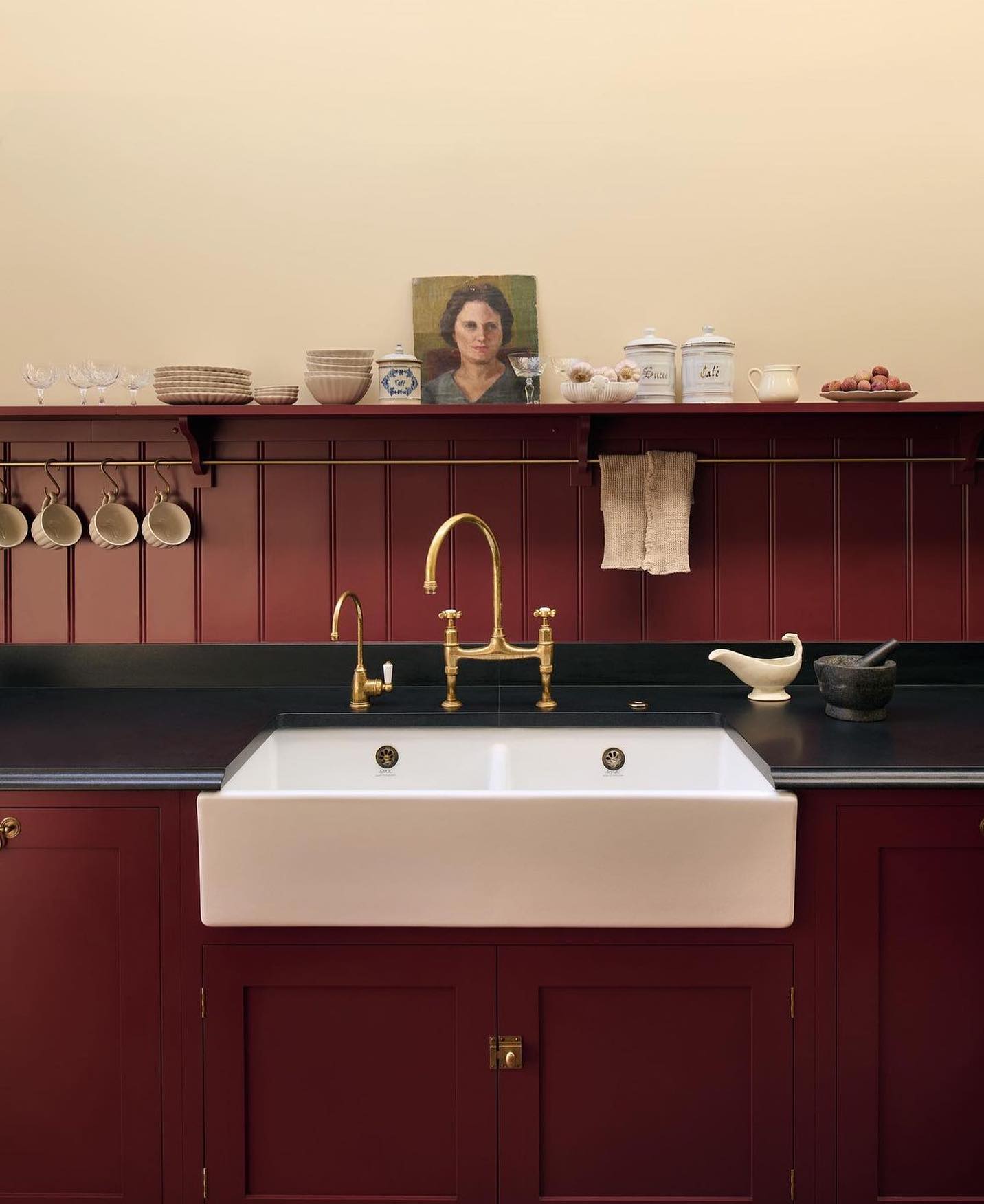 Kitchen swooning 🍷 @devolkitchens
#kitchengoals #instakitchen #feast #orenhomeware #britishdesign #englishkitchen