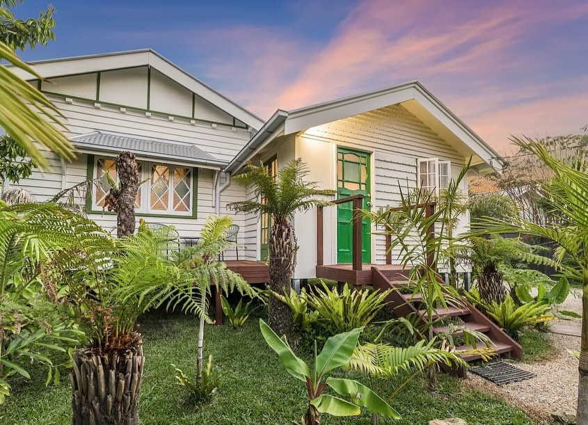 What a cutie in Mullumbimby -
I’m biased, but it’s the best town to live in for sure 🍀
Check out this property at @vanessa_coles_101 🌼🌼
#byronbaybuyersagent #buyersagentbyronbay #northernriversbuyersagent
#yourdreamhome #byronbuyersadvocate #byronbaylifestyle #hinterlandpropertysearch #lifestyleproperties #mypropertysearch #byronbay #realestateadvice #luxuryrealestate #homesweethome #buyersagent
#banorapointbuyersagent #casuarinabuyersagent
#tweedcoastbuyersagent
#tweedcoastproperty
#southgoldenbuyersagent #federalbuyersagent #casuarinabuyersagent #banorapointbuyersagent #byronbaybuyersagent #mullumbimbybuyersagent #oceanshoresbuyersagent #myocumbuyersagent #ewingsdalebuyersagent #ruralpropertyspecialist
#lovebeingpartofyourjourney
#byronbaybuyersadvocate
#felicitymackenziebuyersagent
#kingscliffbuyersagent #Brunswickheadsbuyersagent