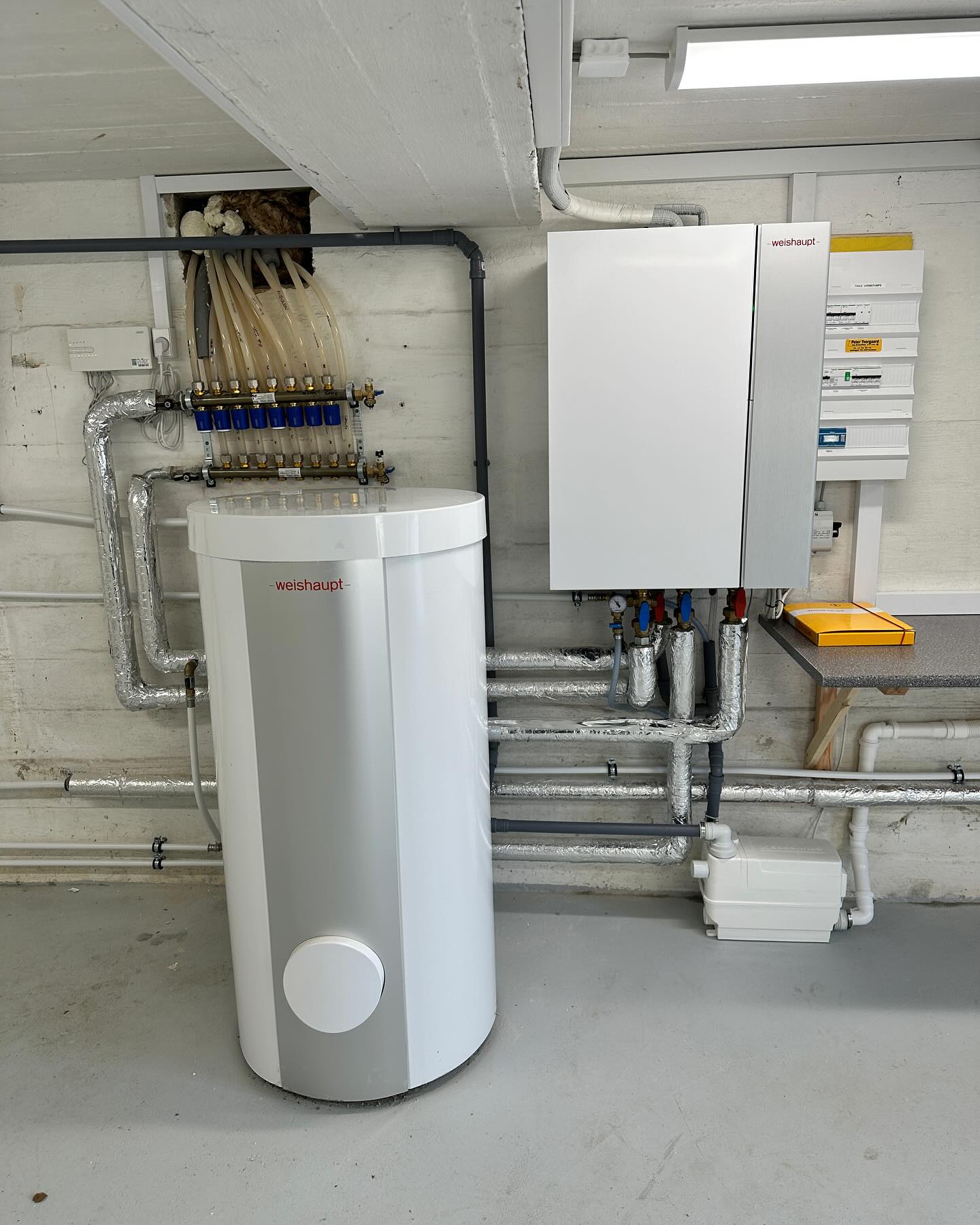 Etablering af luft/vand varmepumpe på ejendom i Halsnæs, meget tæt på havet 🌊 #weishaupt #grønenergi #vvskraft #tømrerhansen