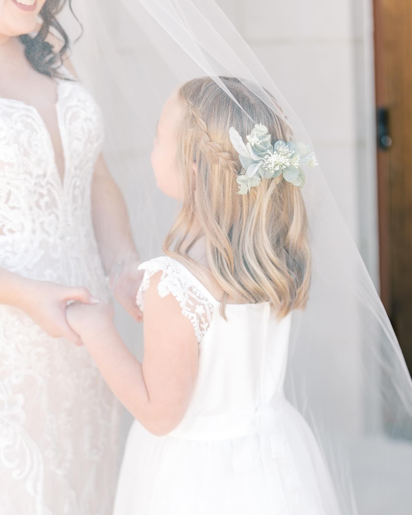 An adorable dress for the flower girl that perfectly compliments the Ashley’s gown 🤍
EP Bride: @ashleyhaynes118
Planning: @weddingsbyep
Ceremony: @holyspiritcatholic
Reception: @roundhouseweddings
Catering & Bar: @mobhuntsville
Floral: @rustyroosterfloristandgifts
Reception Florals: @gwynn.pyle
DJ: @ledorange
Cake: Sweet T’s
Photography: @madisonmartinphotography
Videography: @robertsonfilm
Rentals: @rentalallneedz @gqlightmosphere
HMU: @relook_artistry
Bridal: @kathleensbridal
Dress Designer: @colbyjohnbridal
Bridesmaids: @azazieofficial
Suits: @generationtux
#alabamaweddingplanner #tennesseeweddingplanner #weddingplanning #weddinginspo #weddingstyle #justweddingthings #trendyweddingideas #flowergirl
