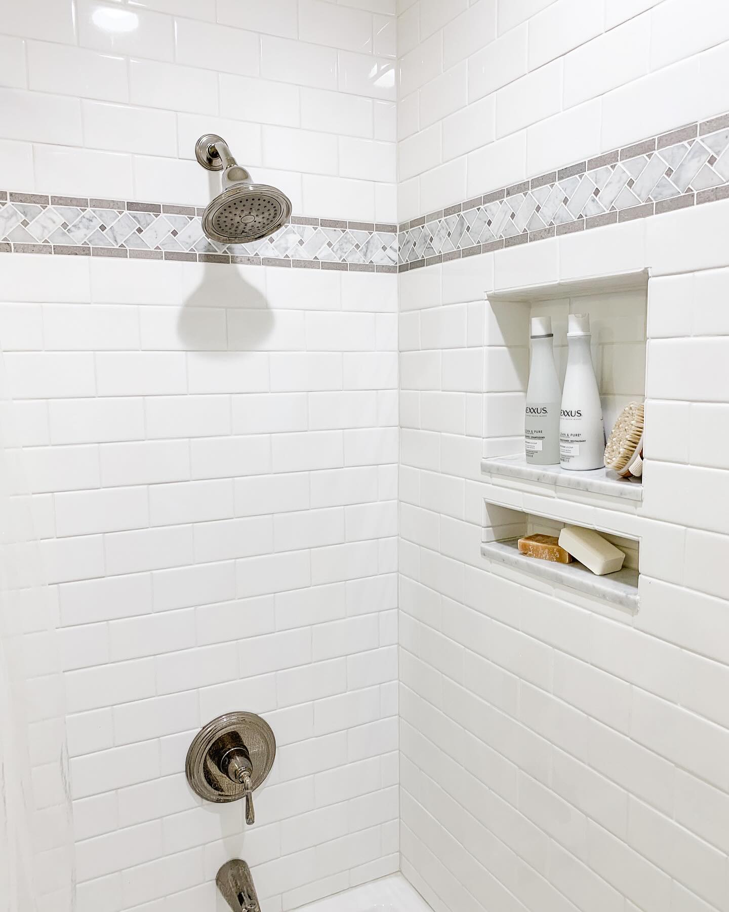 🚿 Well you know what they say about April showers! After a rainy week here in Maryland we thought we’d share some favorite showers from our projects. There are a couple exciting bathroom designs in the works that we can’t wait to share with our clients!
⠀⠀⠀⠀⠀⠀⠀⠀⠀
#bathroominspration #showerinspriation #bathroomtile #bathroominspo #favoritebathrooms #classicbathroom #bathroomdesign #marylandinteriordesigner #hillhousedesignmd