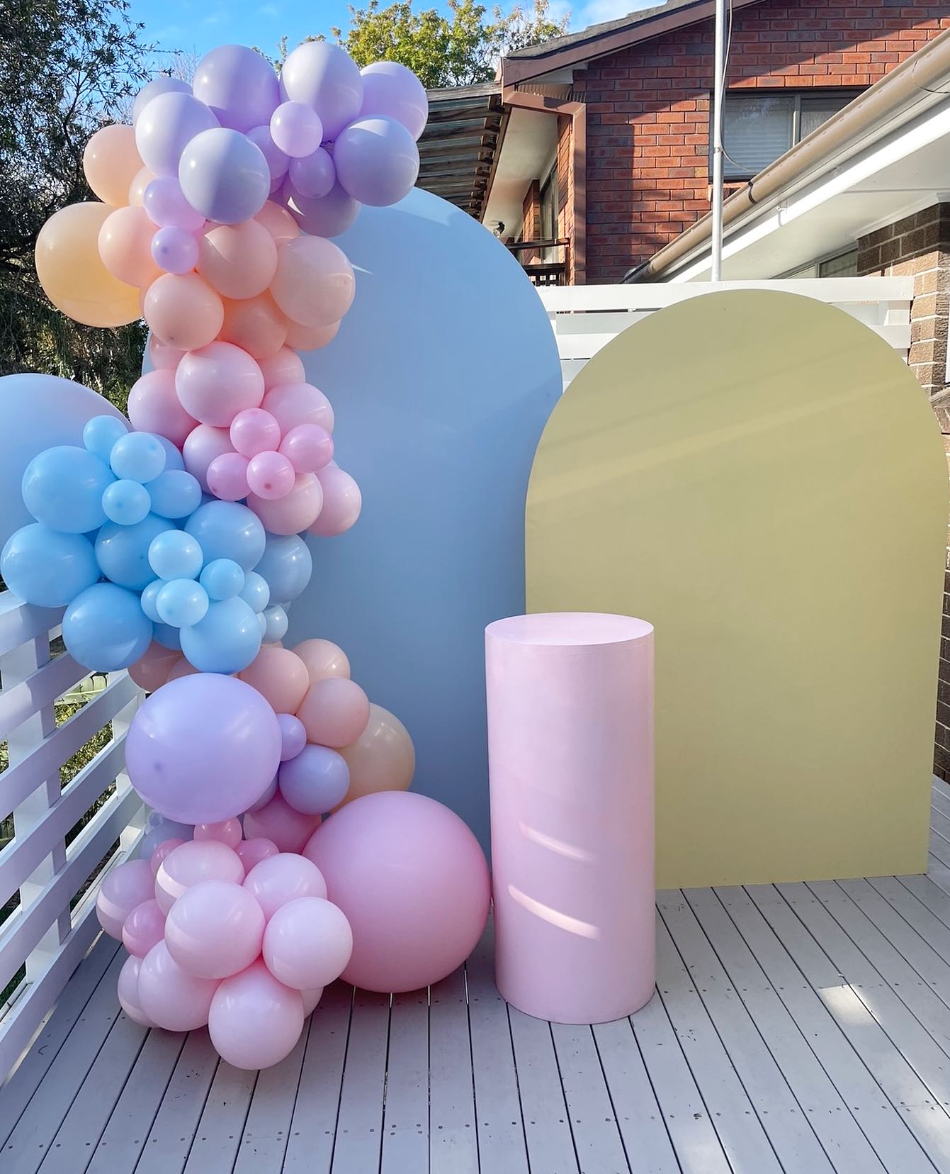 One from a while ago but that certainly doesn’t take away from the super cute set up and colours! Early morning pastel vibes! Arches and plinth from @partymamma balloons me!
#balloons #balloon #balloondecor #balloongarland #balloonart #balloondecorations #balloondecoration #centralcoastballoons #organicgarland #organicballoongarland #colourpop #party #partydecor #partydecorations #decorations #1stbirthday #birthdayboy #birthdaygirl #centralcoastbusiness