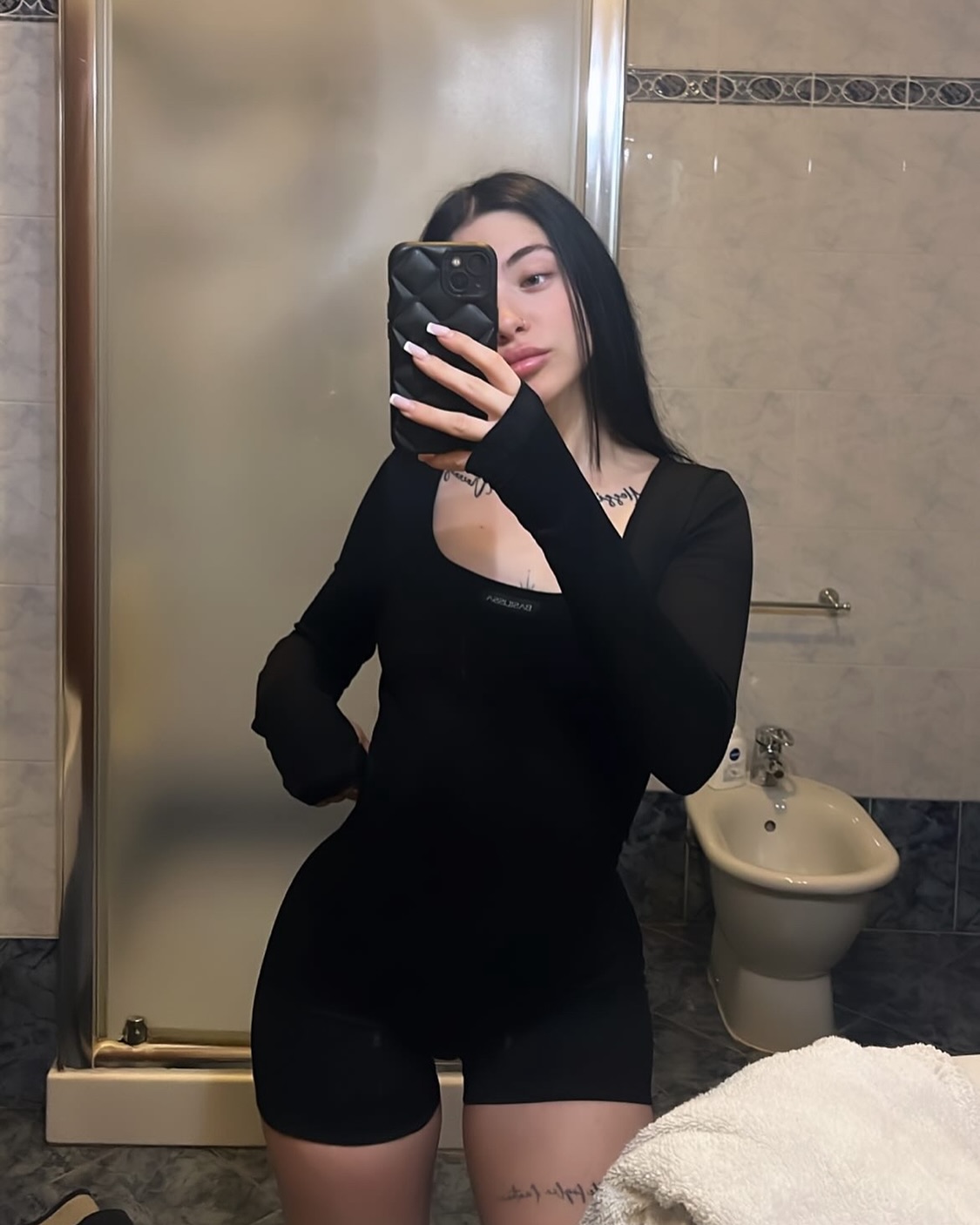 La bellezza di @newkemii nella nostra tuta NAKED SHORTS 🖤
Paga alla consegna senza costi aggiuntivi
Paga con Carta, KLARNA o PayPal
Spedizioni in Italia 24/48 ore (isole e sud Italia 48/72)
WORLDWIDE SHIPPING