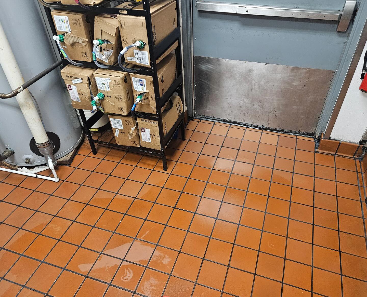 Broken floor tile removal. Set new floor tiles and grouted. Ready for more overnight deliveries.
.
📍Findlay, OH
.
#edenspropertyservices #findlayohio #restaurantmaintenance