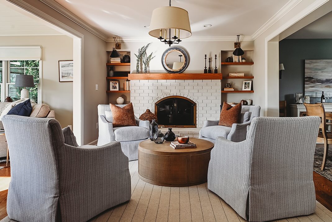 This sitting room right off the kitchen was rarely used and our clients didn’t know what to do with it when they first came us.
After opening it up to the new dining room (previously a formal living room) and creating a comfortable seating area, it is one of the most used spaces for this young family. It also allows for great flow between the rooms when entertaining their large families.
Swipe to see the before and after of this reimagined space.
Design || @hillhousedesignmd
Build || Frank Geiman Construction
Photo || @brittanydunbarphotography
.
.
.
.
.
#beforeandafterrenovation #beforeandafter #roommakeover #sittingroomdecor #conversationstarters #marylanddesigner
#studiomcgee #fireplacemakeover #transitionalfarmhouse #customdesign #customdetails #baltimoreinteriordesign #hillhousedesignmd