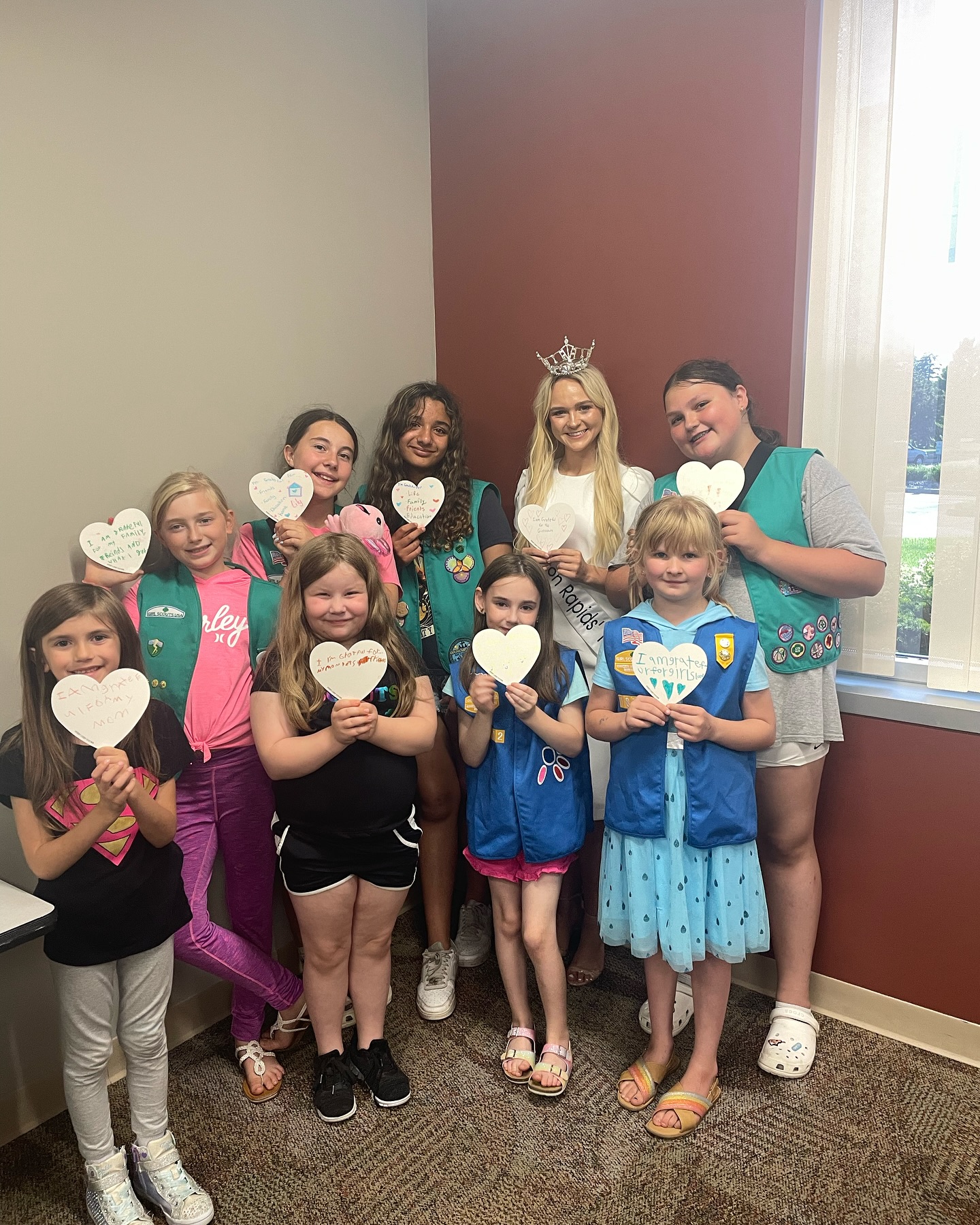Yesterday, I had the wonderful opportunity to speak about Grateful Hearts to the Coon Rapids Girl Scouts. We had a lot of fun drawing and writing about what we are grateful for. I feel honored to have had this opportunity to talk about grateful hearts, and I’m looking forward to spreading a grateful heart everywhere I go.
#gratefulhearts #missminnesota #wearelegacy #misscoonrapids #girlscouts