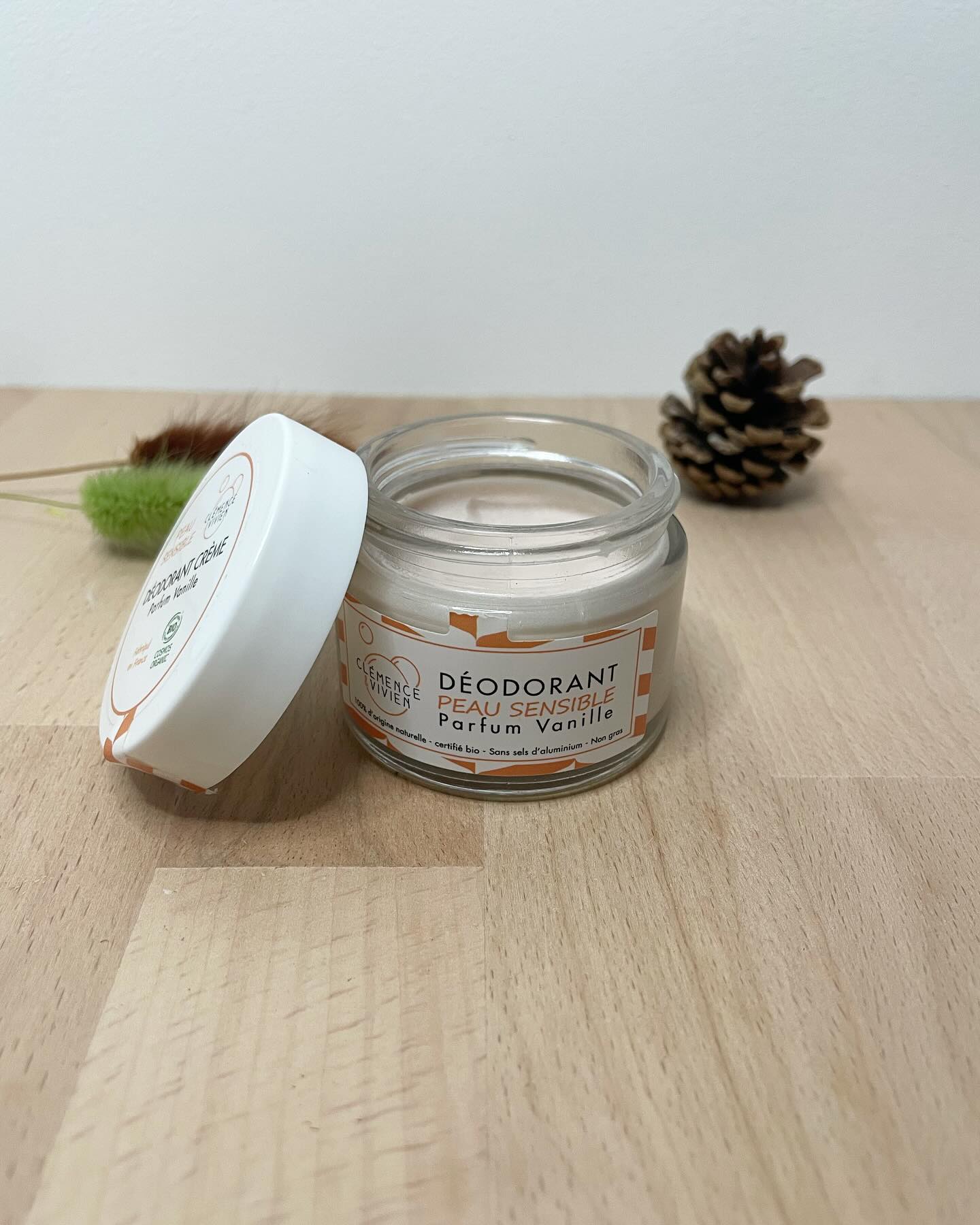 Zoom sur… le déodorant.
Un déodorant sans bicarbonate de soude pour éviter les irritations.
Sans huiles essentielles pour convenir à toute les peaux et pour tout âge.
Sous forme de crème pour une application facile.
Et au doux parfum vanille 🌸
Un déodorant efficace, facile à transporter et qui dure longtemps (entre 4 et 6 mois selon l’utilisation).
Le déodorant est disponible dans la box à composer soi-même ou la box Mon corps au naturel 🌱
✨✨✨✨✨✨✨✨✨
En click&collect à Parempuyre et en livraison (colissimo ou relais) dans toute la France 🇫🇷
.
.
.
#deo #deodorant #solide #shop #box #boxbio #bio #boxcorps