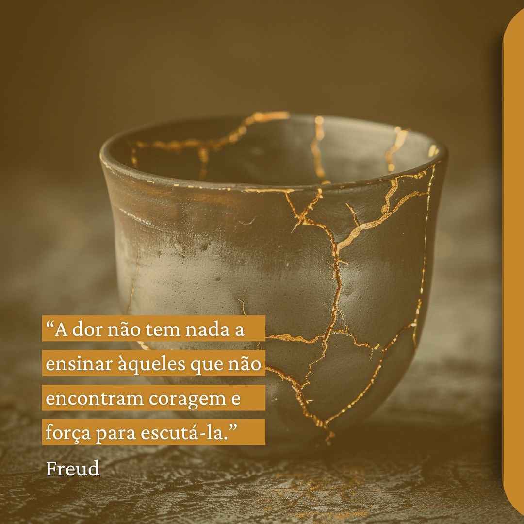 “A dor não tem nada a ensinar àqueles que não encontram coragem e força para escutá-la.” Freud
“A gente não mexe em time que está ganhando” – essa é uma realidade. Mesmo que a formação esteja meio capenga, ainda assim, se está ganhando, deixa jogar! Existe, inclusive, aquela máxima que diz que “tem que sofrer pra aprender”. Mas, sinceramente, falta muita coisa nessa lógica de apologia ao sofrimento.
A gente cansa de ver pessoas sofrendo, às vezes muito, às vezes muito e repetidas vezes, sem aprender nada. Pelo contrário, praguejam contra alguém, reclamam das circunstâncias, reivindicam pelas injustiças sofridas, e maldizem a própria sorte. Sobre si mesmas, nem uma única palavra.
É claro que infortúnios acontecem, problemas nos atravessam, algozes maltratam e oportunidades não são distribuídas de modo uniforme e constante. É claro que os tempos são cada vez mais perversos, atravessados por uma lógica injusta e transversa. Mas, e daí, o que fazer com isso?
É preciso cair na real. Olhar a dor no fundo dos olhos e perguntar a que veio e pra qual serventia. Toda dor sinaliza uma demanda de despedida. Há algo a ser irremediavelmente perdido, e aceito como tal: perdido para sempre.
Toda dor traz um lucro, nem que seja na atenção que suplica o olhar do outro. Escutar a dor é vasculhar que lucro é esse, do qual não se pode abrir mão. Conversar com a dor é oferecer a ela um sentido que possa ser revogado, ou ressignificado, para que ela mesma nos ofereça, então, outra direção. Uma direção que a abandone na próxima curva da estrada.
#elizamacielpsicanalise #astrologiapsicologica #psicanaliseclinica #psicanalista #autoconhecimentotransforma #astrologiaevolutiva #posmodernidade