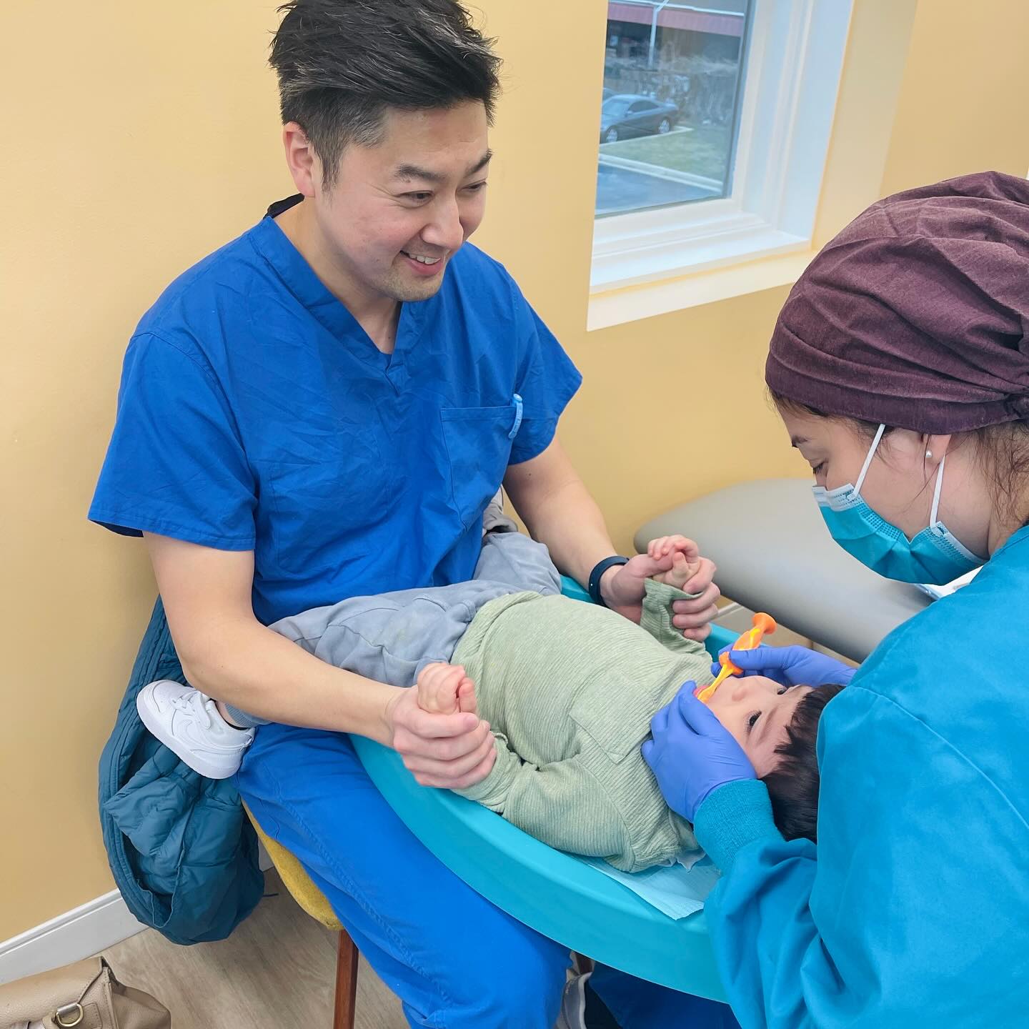 Dr. Meenas son Noah gave us a visit for his first dental check up! He did great with our knee to knee technique! #zerocavities #pediatricdentist