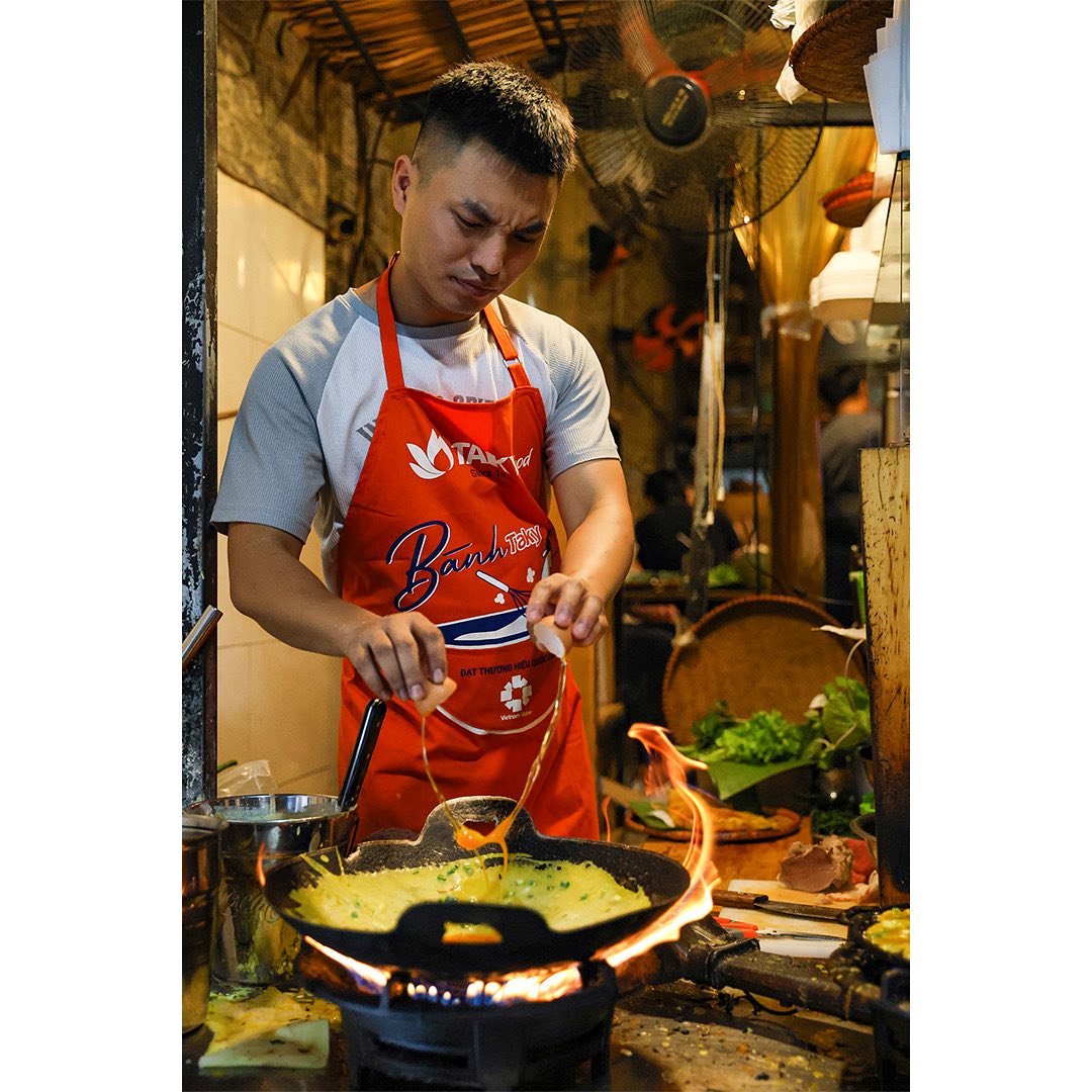 Open flame street wok 🔥 Hanoi, 2023
.
.
.
.
#hanoi #hanoifood #hanoiwander #travelhanoi #explorehanoi #vietnam2023 #hanoi2023 #hanoistreetfood #hanoistreetlife #highshutterspeed #streetcapture #streetcaptures