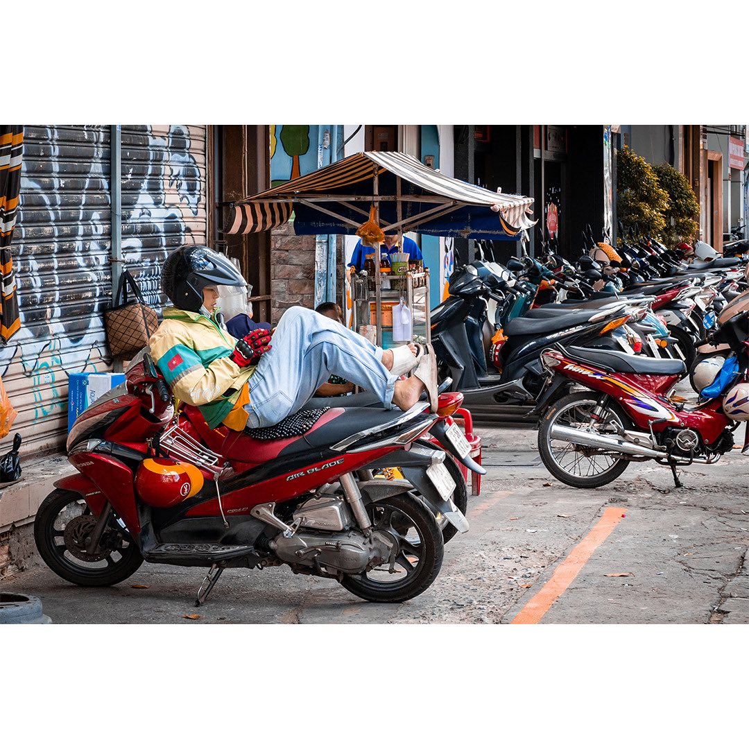 The Ho Chi Minh Hammock Dec 2023
.
.
.
.
#hochiminh #hochimincity #hochiminhstreets #travelvietnam #explorevietnam #vietnam2023 #streetphotography #streetshotz #streetphotos #travelgram #streetleaks #streetphotographers #thisishochiminh #hochimincity🇻🇳 #saigon #thisissaigon #exploresaigon #saigonstreets #hochiminhammock #saigoncity #saigonstyle #saigonstreet #streetshared