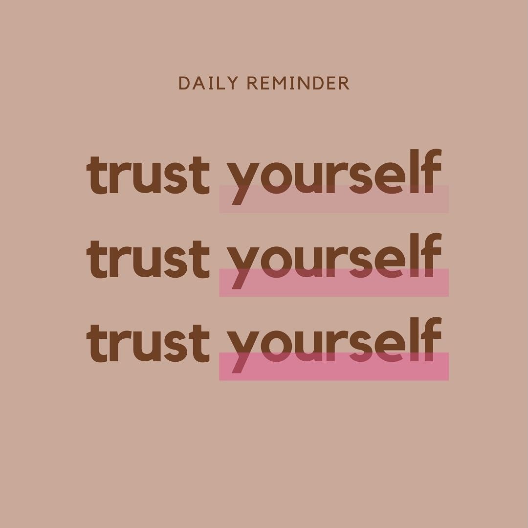 Daily Reminder: Trust Yourself ✨💕🍀
Ich habe gelernt, meinem Bauchgefühl zu vertrauen – es hat mich schon oft richtig geleitet.
So war es auch, als ich mich blitzschnell für das @futuracontour -Gerät entschieden habe, als ich im @fivezurich in Zürich war.
Dank dieser Entscheidung erzielen wir jetzt tolle, sichtbare Ergebnisse an der Haut – ganz ohne Nadeln, schmerzfrei und ohne Ausfallzeit 🎉👸🏼
Herzlich Caterina 🧚🏻♀️
✨
#badenist #badenistschön #caterinanailadstyle #schönehautistkeinzufall #lovetheskinyourin #hyaluron #beautyzürich #faltenfrei #faltenfreiohneop #antiwrinkletreatment #hautstraffung_ohne_op #hautstraffungohneop #sneekpeak #lovethelifeyoulivelivethelifeyoulove #veganskincarethatworks #seisensi #seisensiskincare #thesenseofbeauty