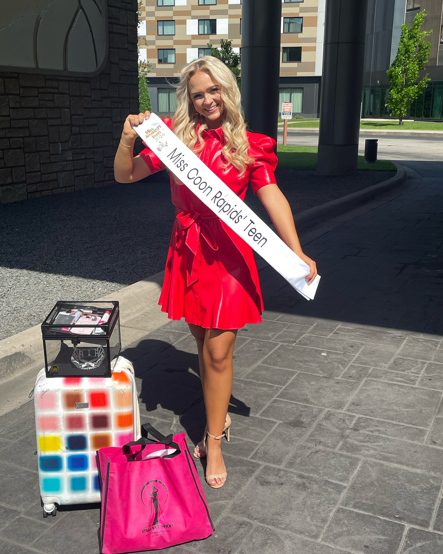 Checked in and finished my interview! I had the best time with all the incredible delegates! Can't wait to spend Miss MN week with this amazing class!
#missminnesota #missminnesotasteen #misscoonrapids #wearelegacy #gratefulhearts