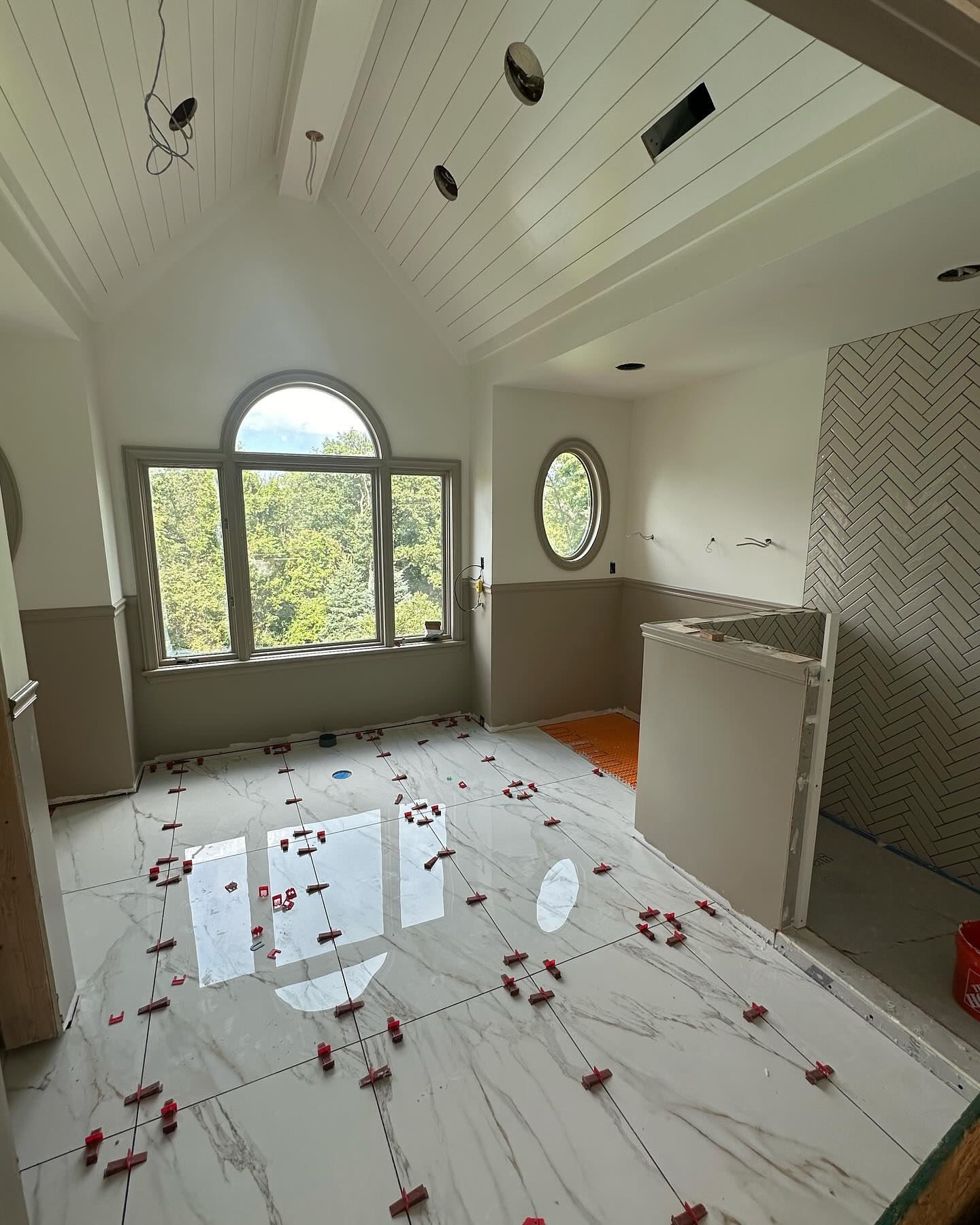 Absolutely loving how this bathroom is coming together! This home has traditional bones and my clients wanted to add touches of modern elements and these floors do just the trick.
#hillhousedesignmd #largeformattiles #classicmeetsmodern #renovation #renovationprogress #marylandinteriordesigner #designisinthedetails