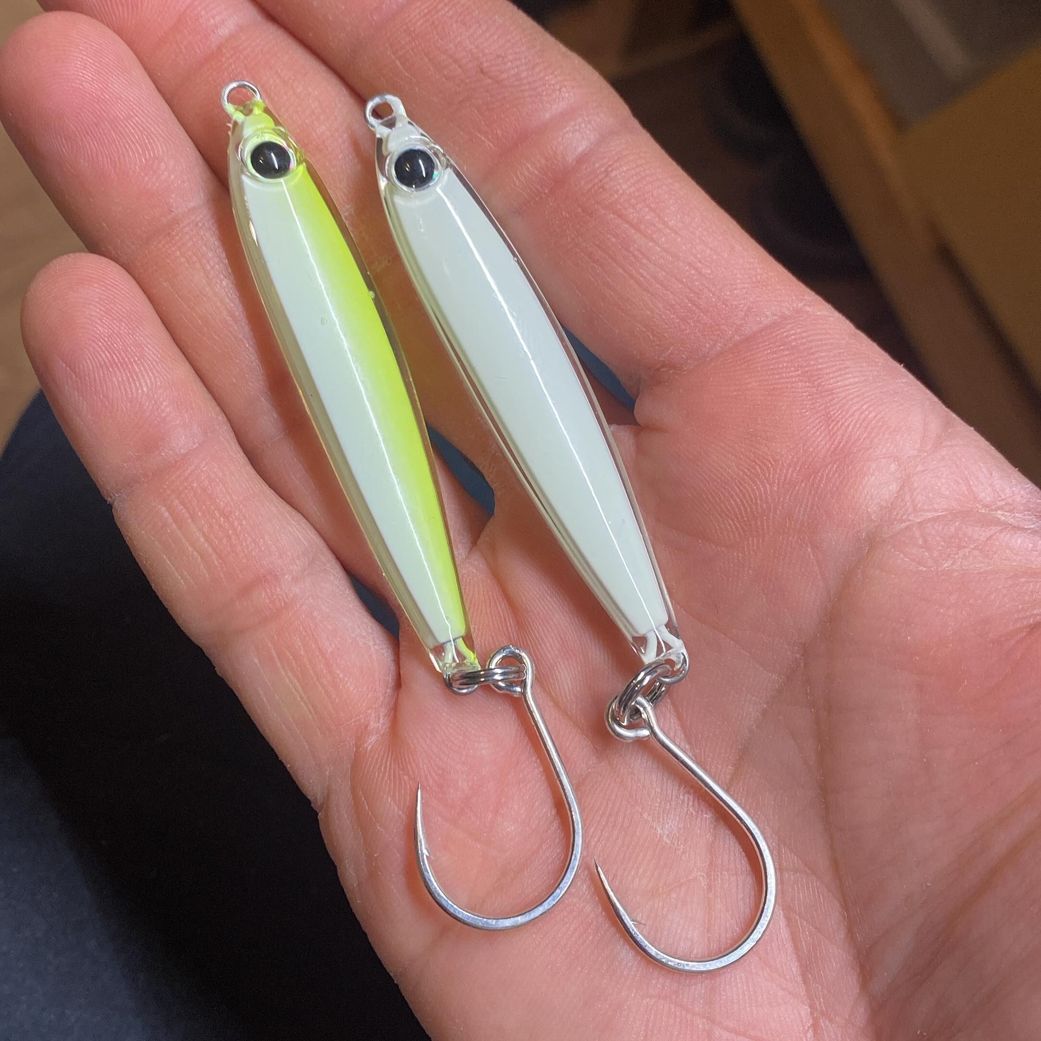 The 3/4 ounce Gen1 Hard Shell Jigs are getting a long awaited restock this week. There’s a bunch of people waiting for the popular Silver and Electric Chix colors. Two new colors. Bone Glow and Lemon Bone are added to the mix. Look for these and a couple new bulk packs. #myfishingcapecod #monomoytackle #onthewater #onthewatermagazine #capecodfishing #newjerseyfishing #newyorkfishing #longislandfishing #rhodeislandfishing