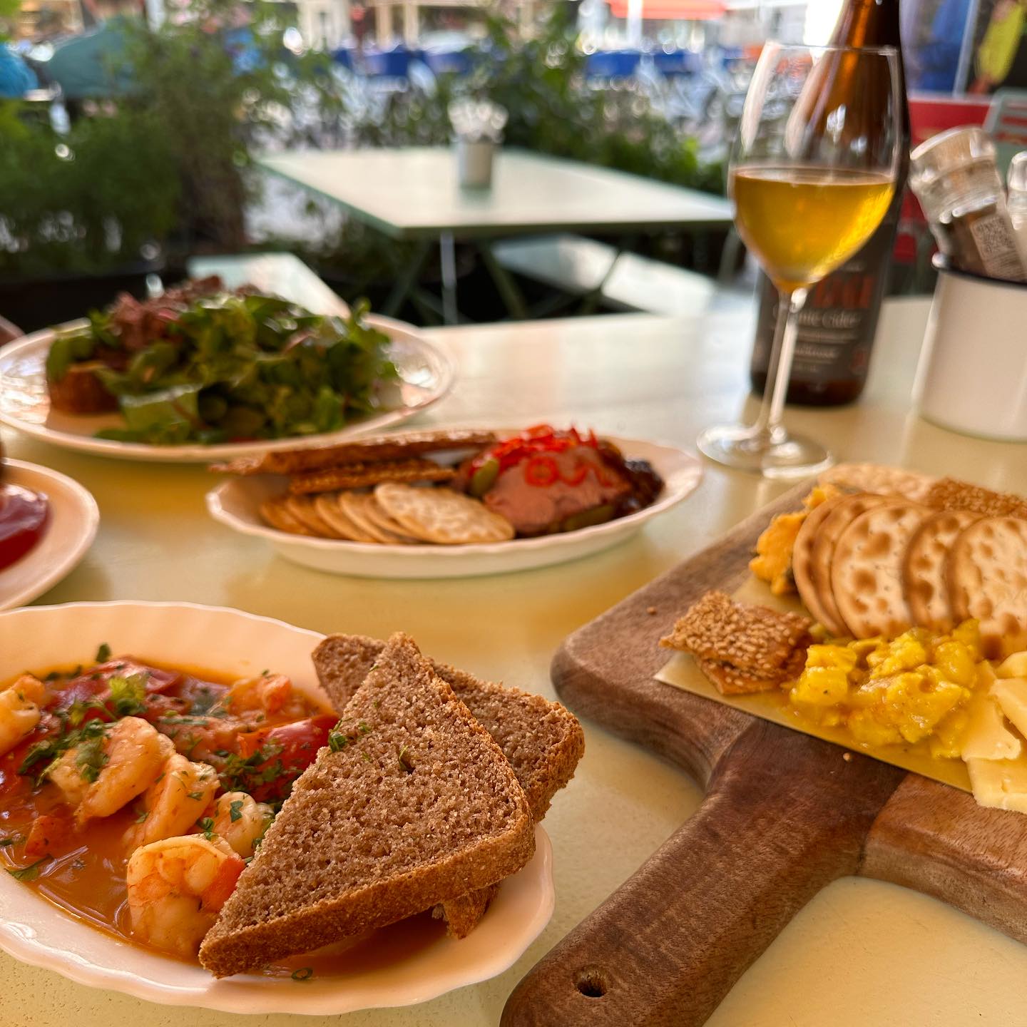 Here’s the sun ☀️ bring out the snacks!!