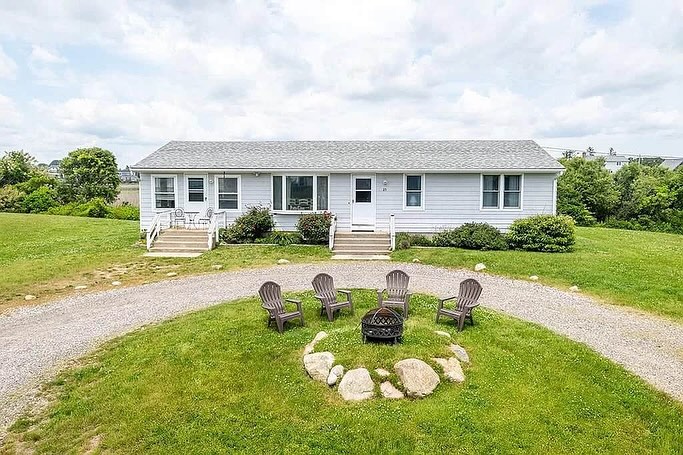The Barnacle
3 bed / 1 bath
Located on Barney Ave behind the Matunuck Surf Shop
Rental includes a parking pass to SK Town Beach
.
Summer Availability (3 night minimum)
July 7-26
August 10-16
.
Available as an academic rental
September 2024-May 2025