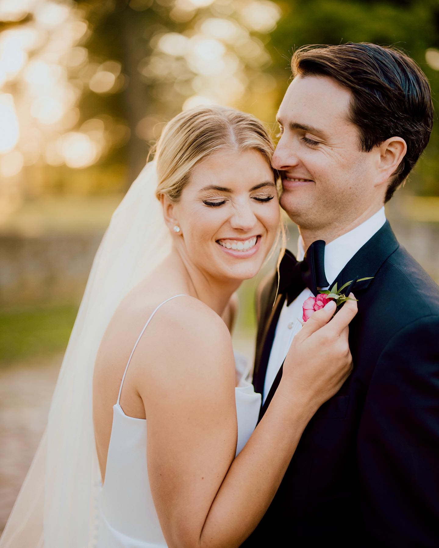 Happy 2 year wedding anniversary to @jordanhsides & @johnny_sides ! You have so much to celebrate after just 2 years. Enjoy every moment of your special day together. We miss you both so much. Cheers love birds!
@carrsandco / @beautypatrolmua / @greenacresfoundation / @martiyaheard
.
.
.
#weddinganniversary #cincinnatiwedding #cincinnatibride #greenacresweddings #cincinnatiweddingplanner #weddingplanner #weddingdesign #weddingdesigner #weddingstyle #weddingstylist #eventdesign #eventdesigner #eventstyling #eventstylist #wolfandbirdevents