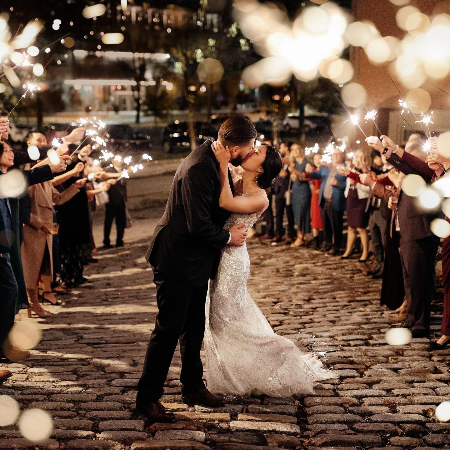 Gratitude 🙌🏻
Pour tous ces moments uniques vécus à vos côtés.💍
Pour tous les fournisseurs avec qui c’est du bonheur de travailler✨
Pour tous ceux qui prennent le temps de reconnaître mon art 📸
Merci 🙏
Vivre de ma passion, ce n’est pas un long fleuve tranquille.
Je doute encore.
Je me mets beaucoup de pression pour toujours rendre hommage à tous ces moments qui défilent sous mes yeux.
Aujourd’hui je célèbre tous ces merveilleux humains, ces moments touchants et le beau qui mérite d’être partagé.
Je te présente mes mariés 2023.
Je suis choyée 🥹✨
Qu’est-ce que tu célèbres aujourd’hui?
J’ai hâte de te lire 🙌🏻
.
.
.
P.S.
Je peux te dire à quel point j’ai souffert ; tenter d’entrer autant de belles personnes dans 10 carrés…
I made it 💪😎
.
.
.
.
#quebeccityphotographer #quebeccityweddingphotographer #photographequebec #photographedemariagequebec #photographedemariagedestination #destinationweddingphotographer #weddingphotographeritaly